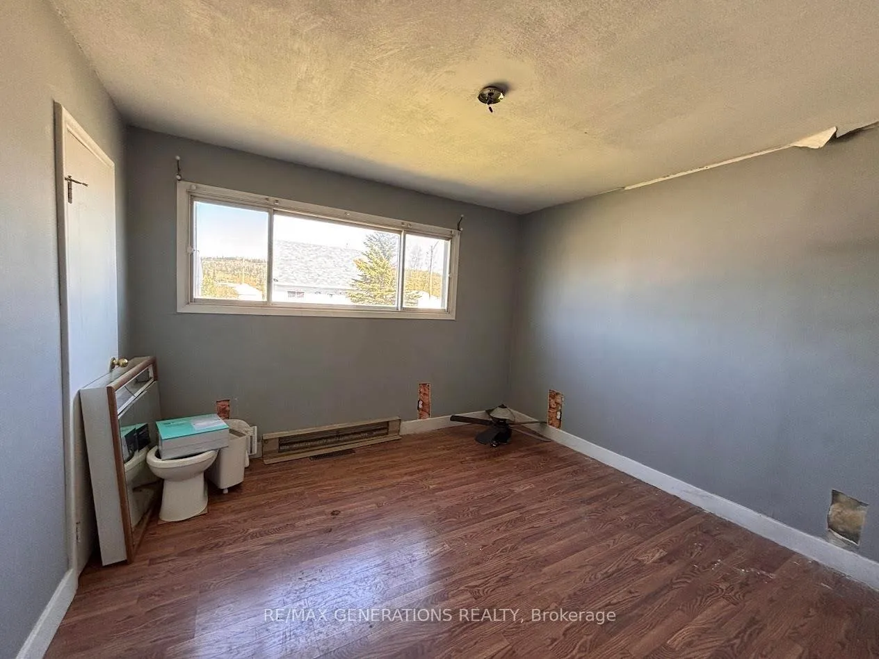 Photo 10 of 50 Neebig Avenue, Manitouwadge — HOMEH