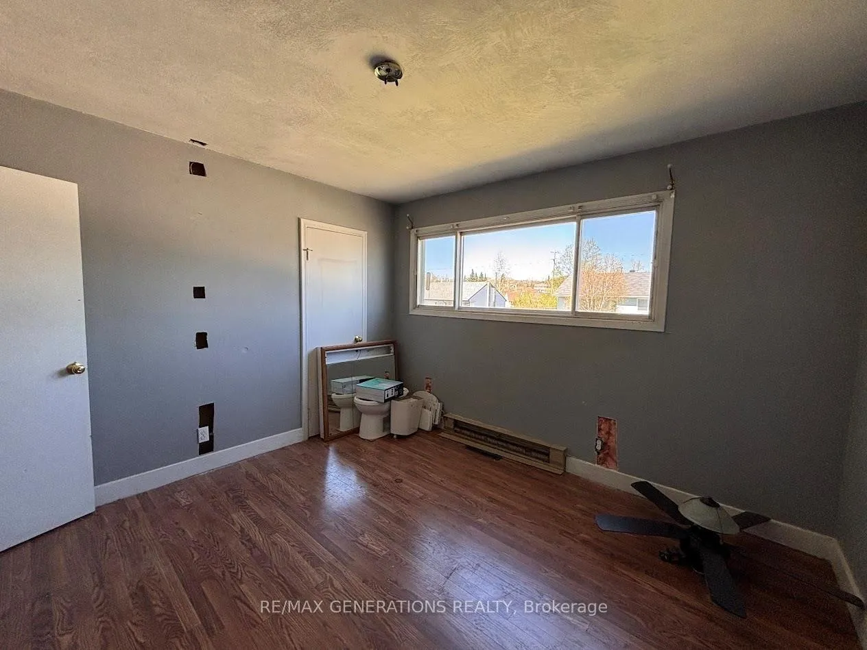 Photo 11 of 50 Neebig Avenue, Manitouwadge — HOMEH