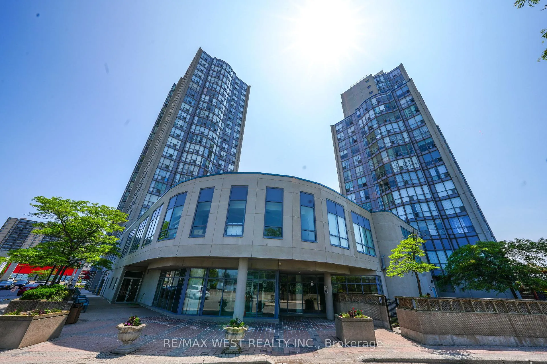 Photo of Unit 608, 1470 Midland Avenue