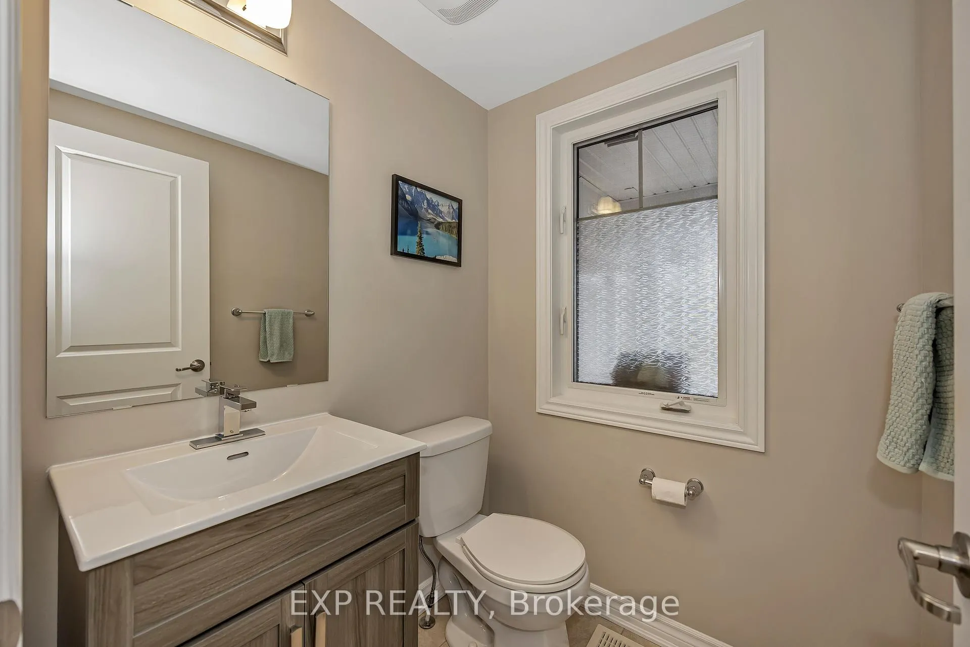 Photo 4 of 104 Conifer Creek Circle, Ottawa, Kanata - Emerald Meadows/Trailwest — HOMEH