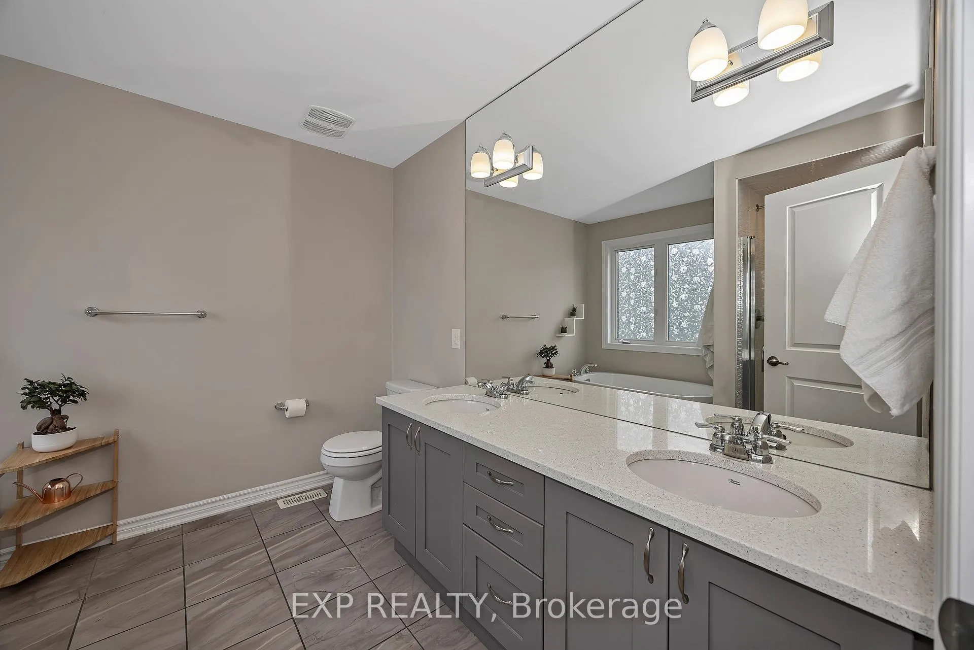 Photo 14 of 104 Conifer Creek Circle, Ottawa, Kanata - Emerald Meadows/Trailwest — HOMEH