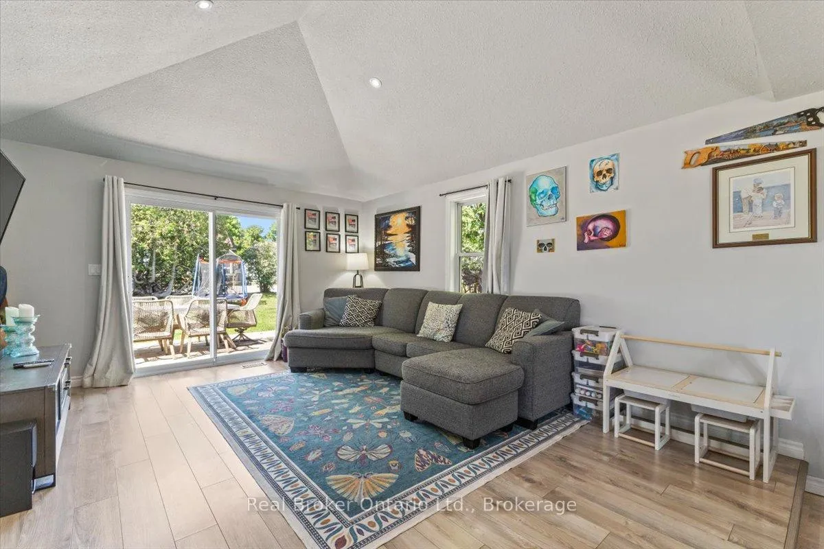 Photo 8 of 732 Arthur Street, West Grey — HOMEH