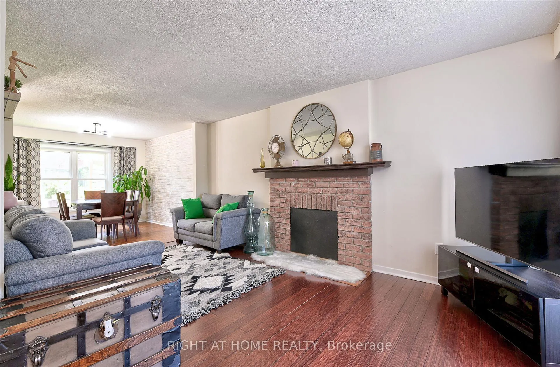 Photo 2 of 4224 Trapper Crescent, Mississauga, Erin Mills — HOMEH