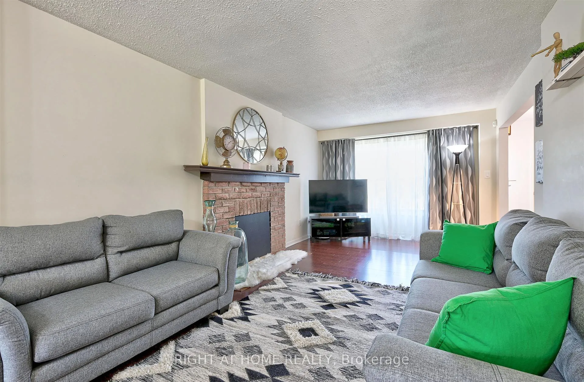 Photo 5 of 4224 Trapper Crescent, Mississauga, Erin Mills — HOMEH