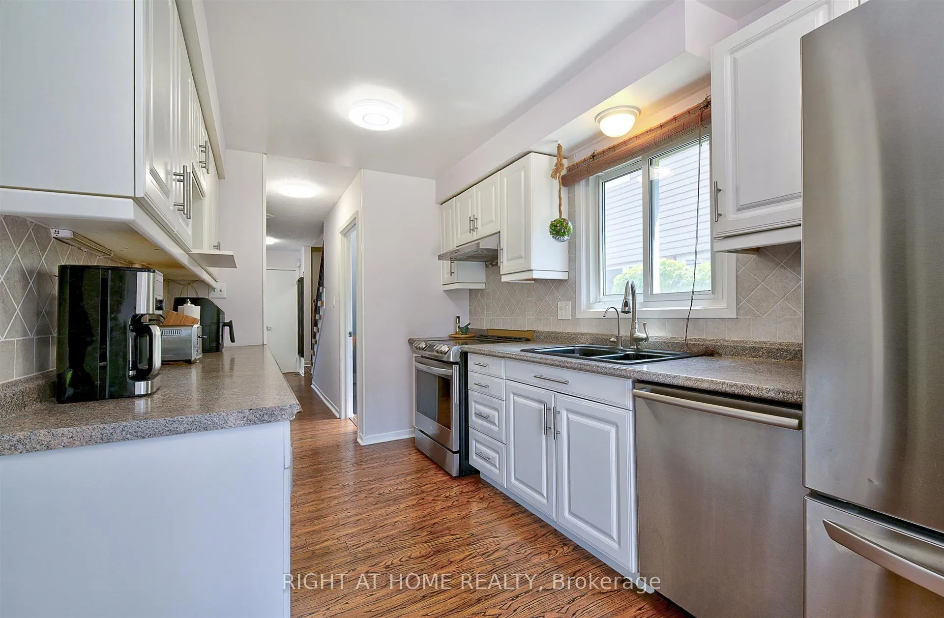 Photo 7 of 4224 Trapper Crescent, Mississauga, Erin Mills — HOMEH