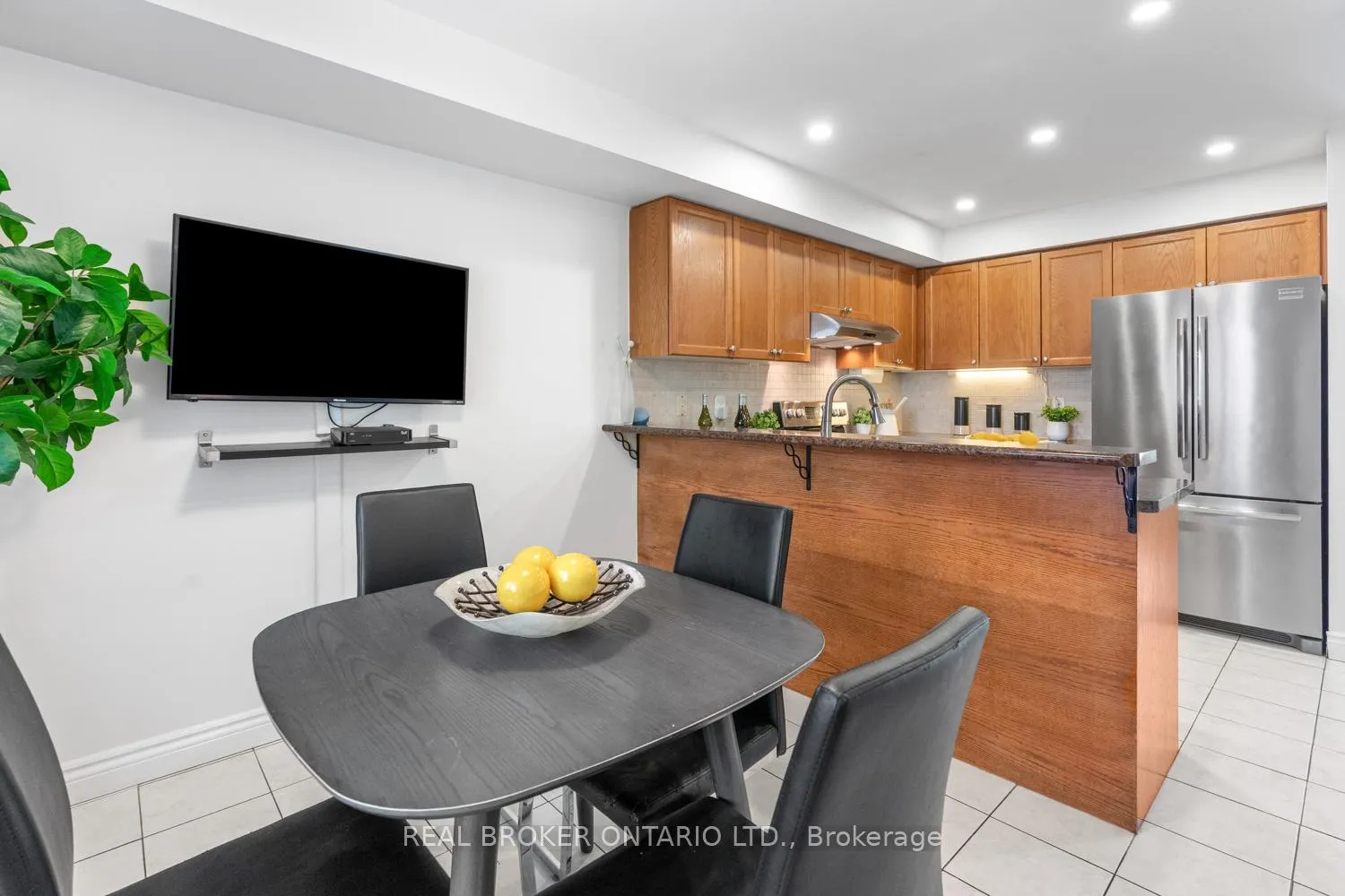 Photo 12 of Unit 7, 25 West Deane Park Drive, Etobicoke, Eringate-Centennial-West Deane — HOMEH