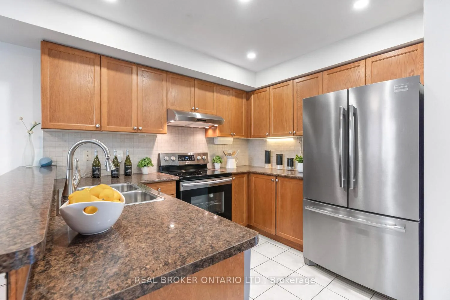 Photo 14 of Unit 7, 25 West Deane Park Drive, Etobicoke, Eringate-Centennial-West Deane — HOMEH