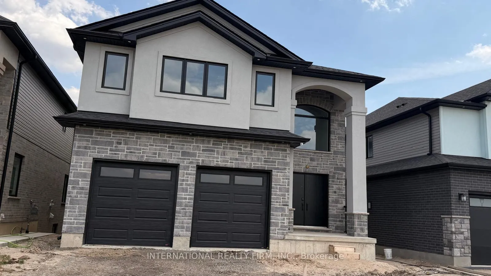 Front of 891 Darnley Boulevard