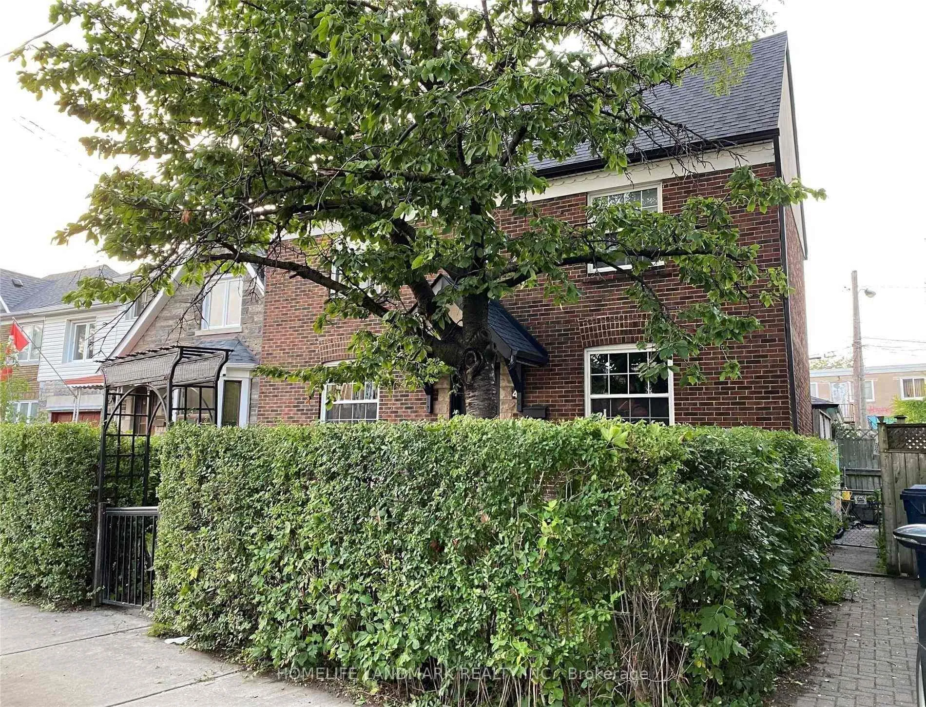 Photo 1 of Unit Upper, 4 Sully Crescent, Toronto, Trinity-Bellwoods — HOMEH