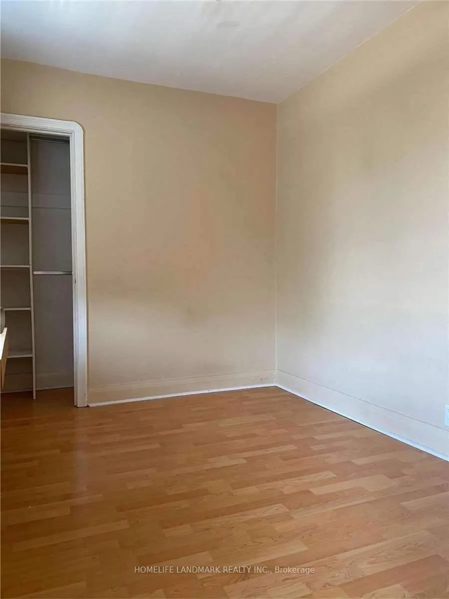 Photo 5 of Unit Upper, 4 Sully Crescent, Toronto, Trinity-Bellwoods — HOMEH
