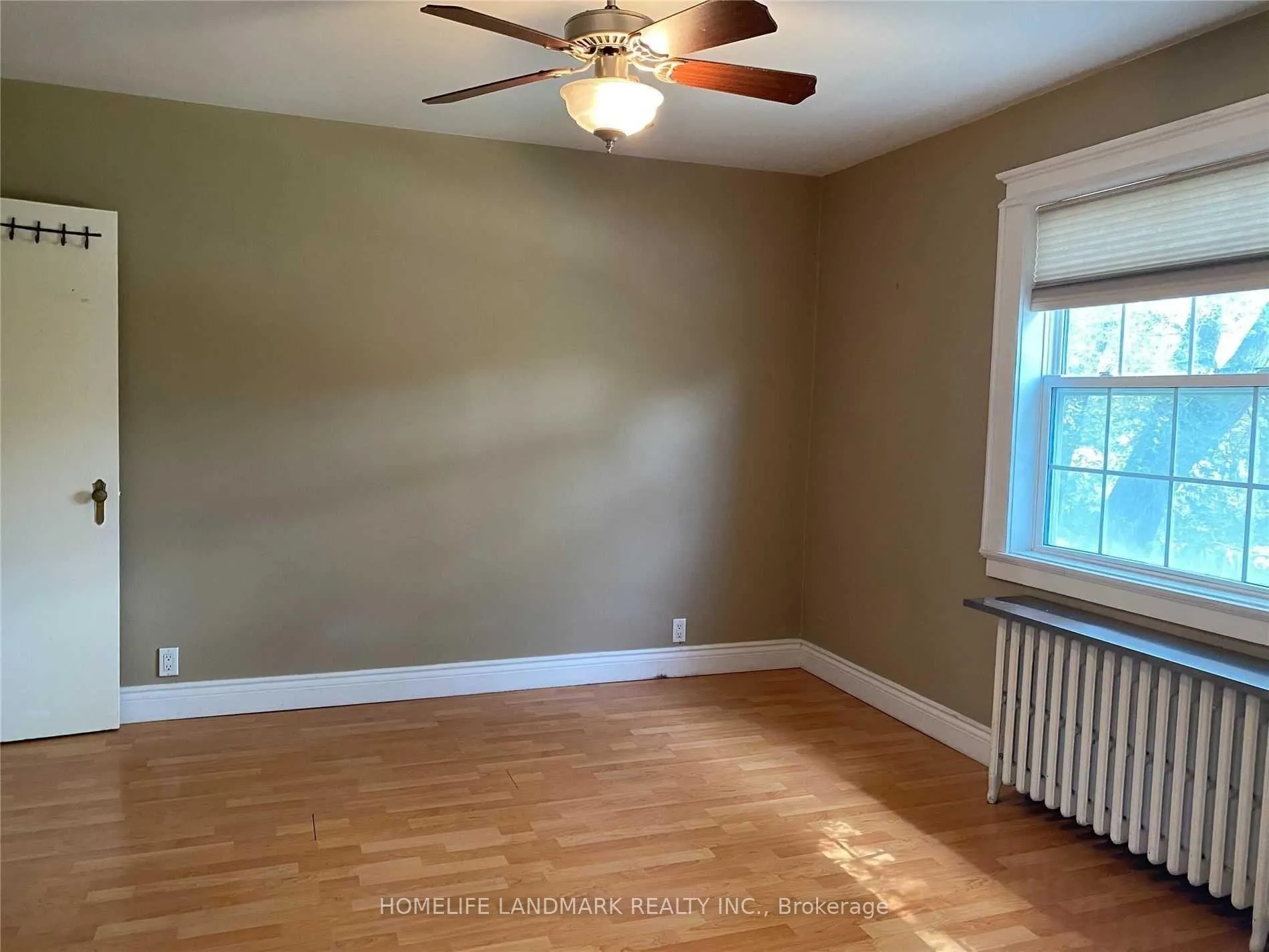 Photo 7 of Unit Upper, 4 Sully Crescent, Toronto, Trinity-Bellwoods — HOMEH