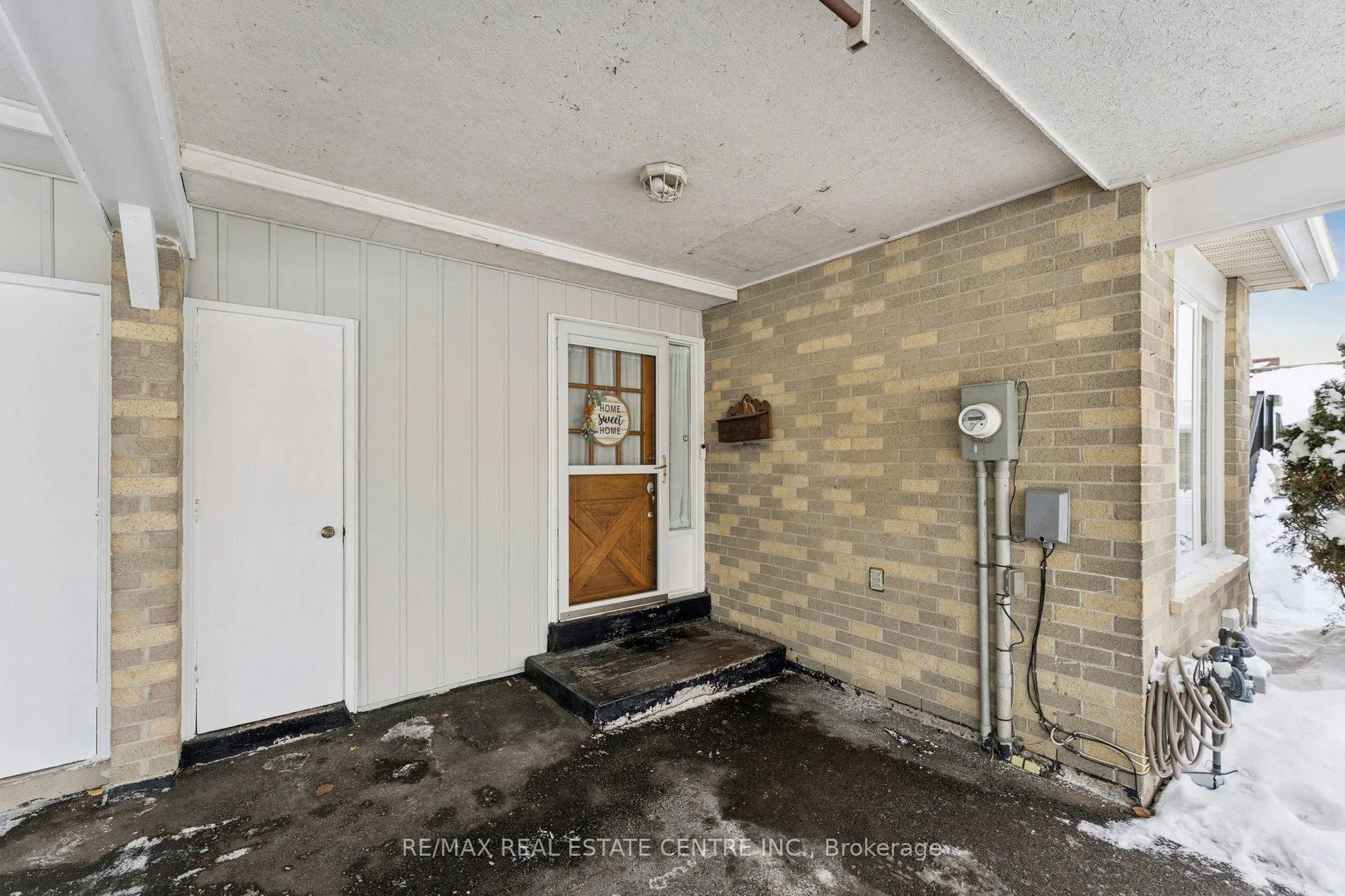 Photo 3 of 35 Primrose Crescent, Brampton, Heart Lake West — HOMEH