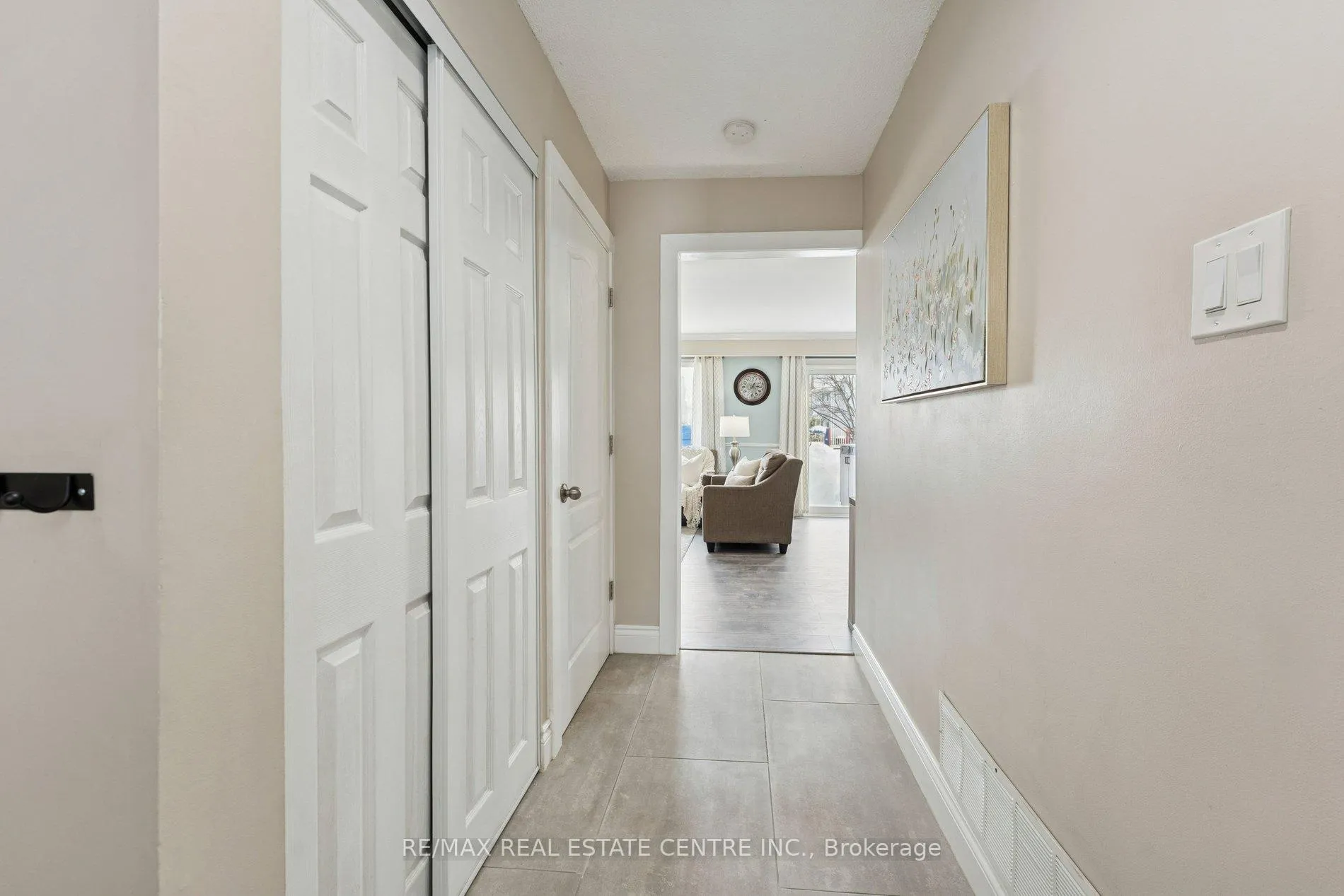 Photo 6 of 35 Primrose Crescent, Brampton, Heart Lake West — HOMEH
