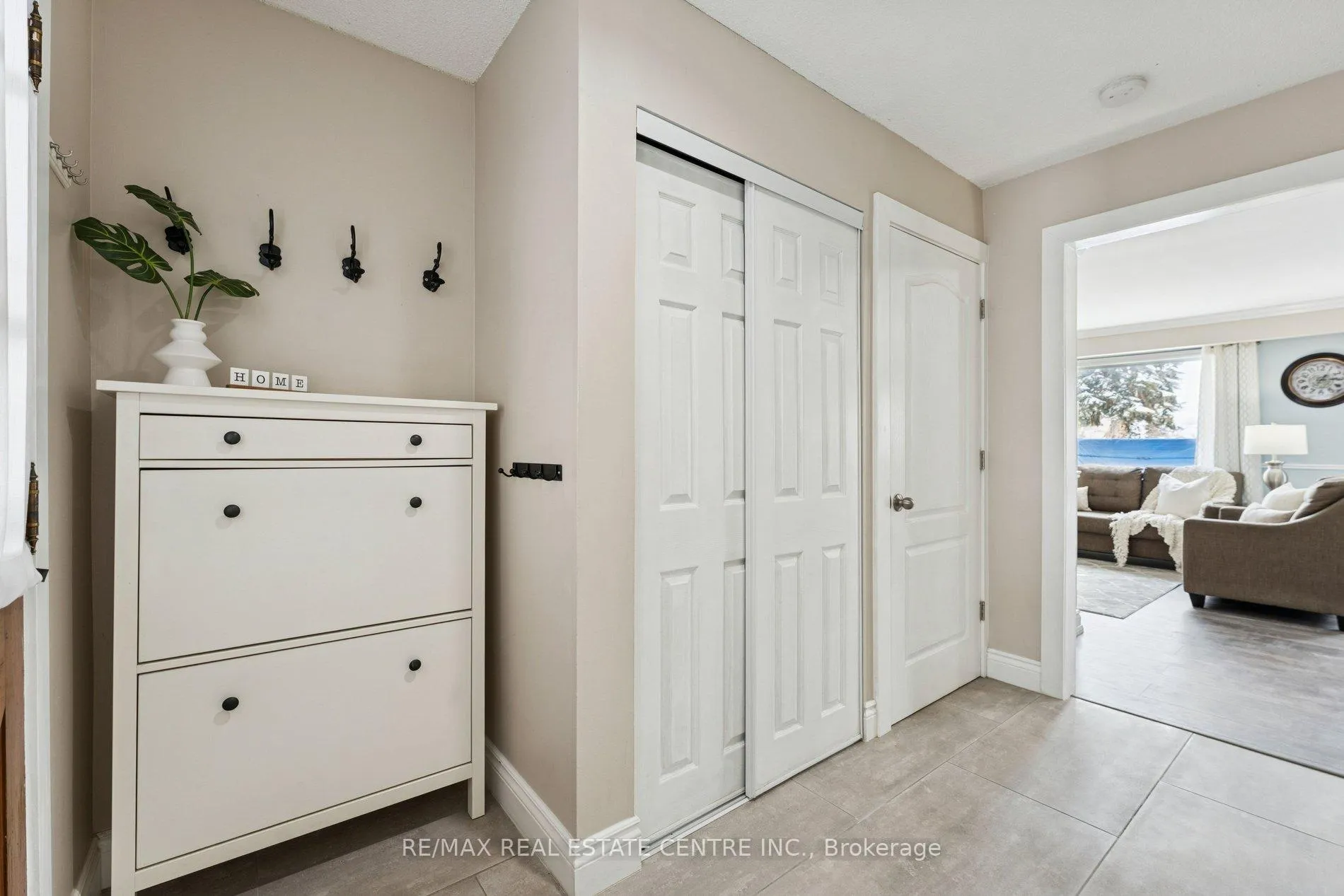 Photo 7 of 35 Primrose Crescent, Brampton, Heart Lake West — HOMEH