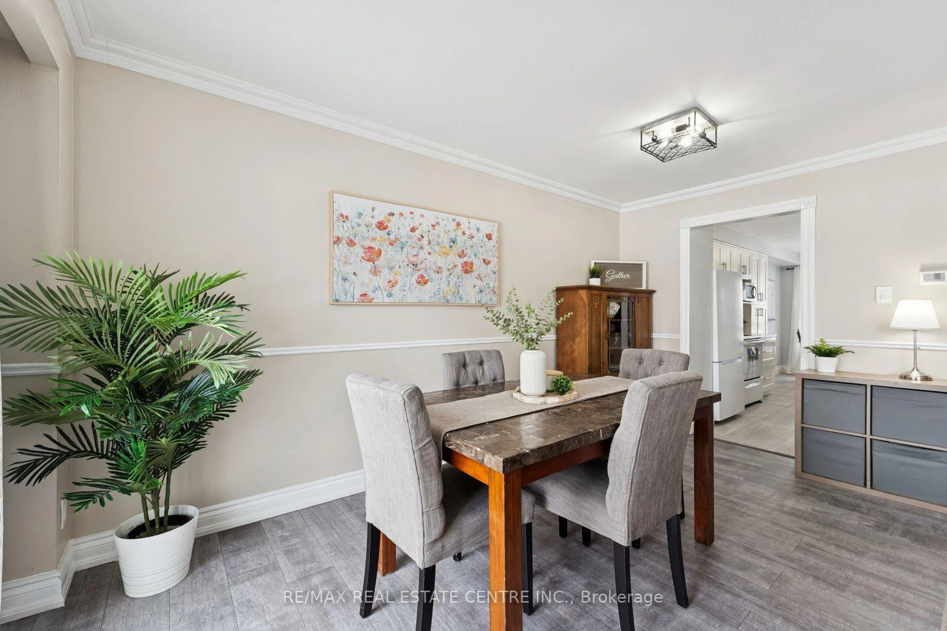 Photo 14 of 35 Primrose Crescent, Brampton, Heart Lake West — HOMEH