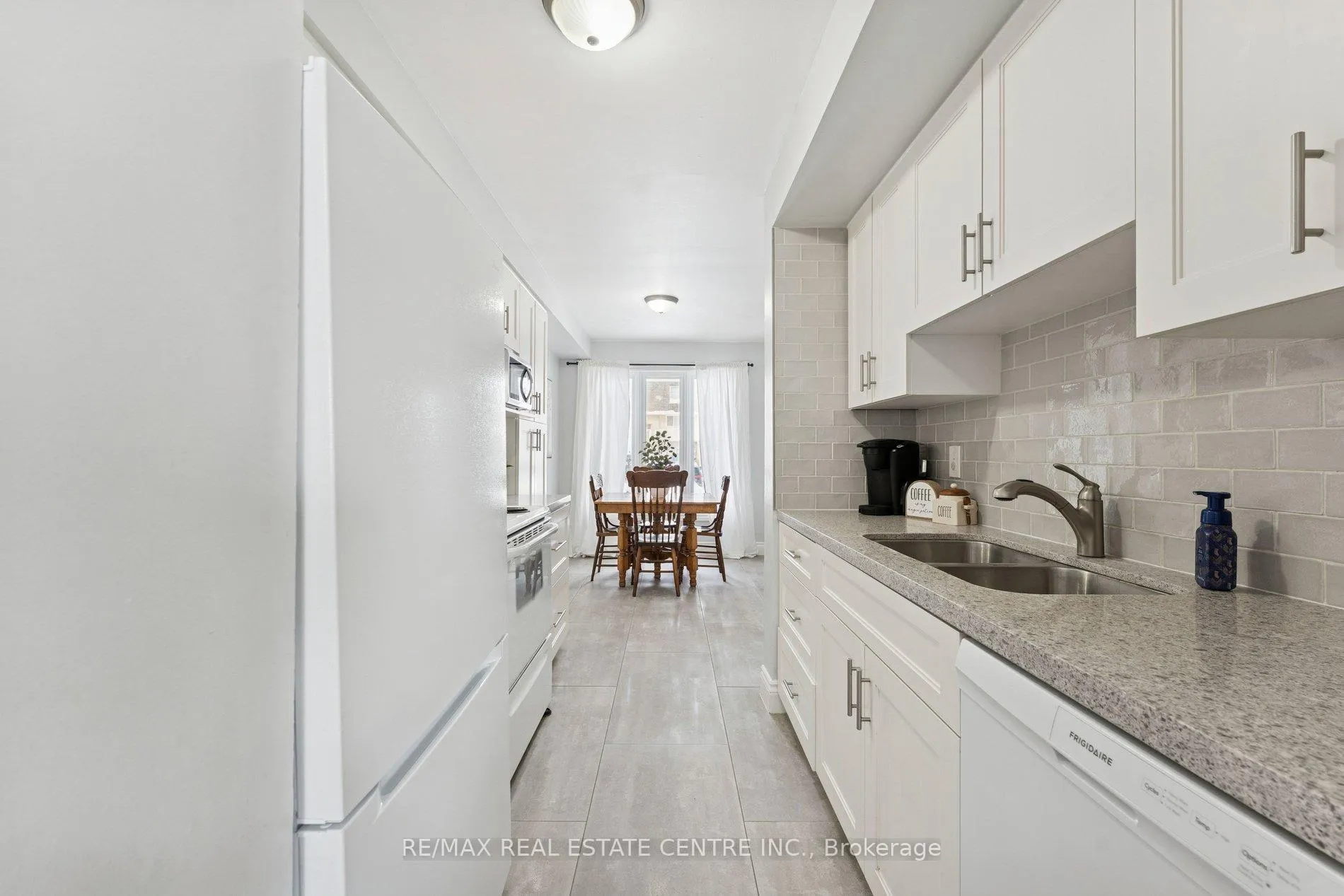 Photo 15 of 35 Primrose Crescent, Brampton, Heart Lake West — HOMEH