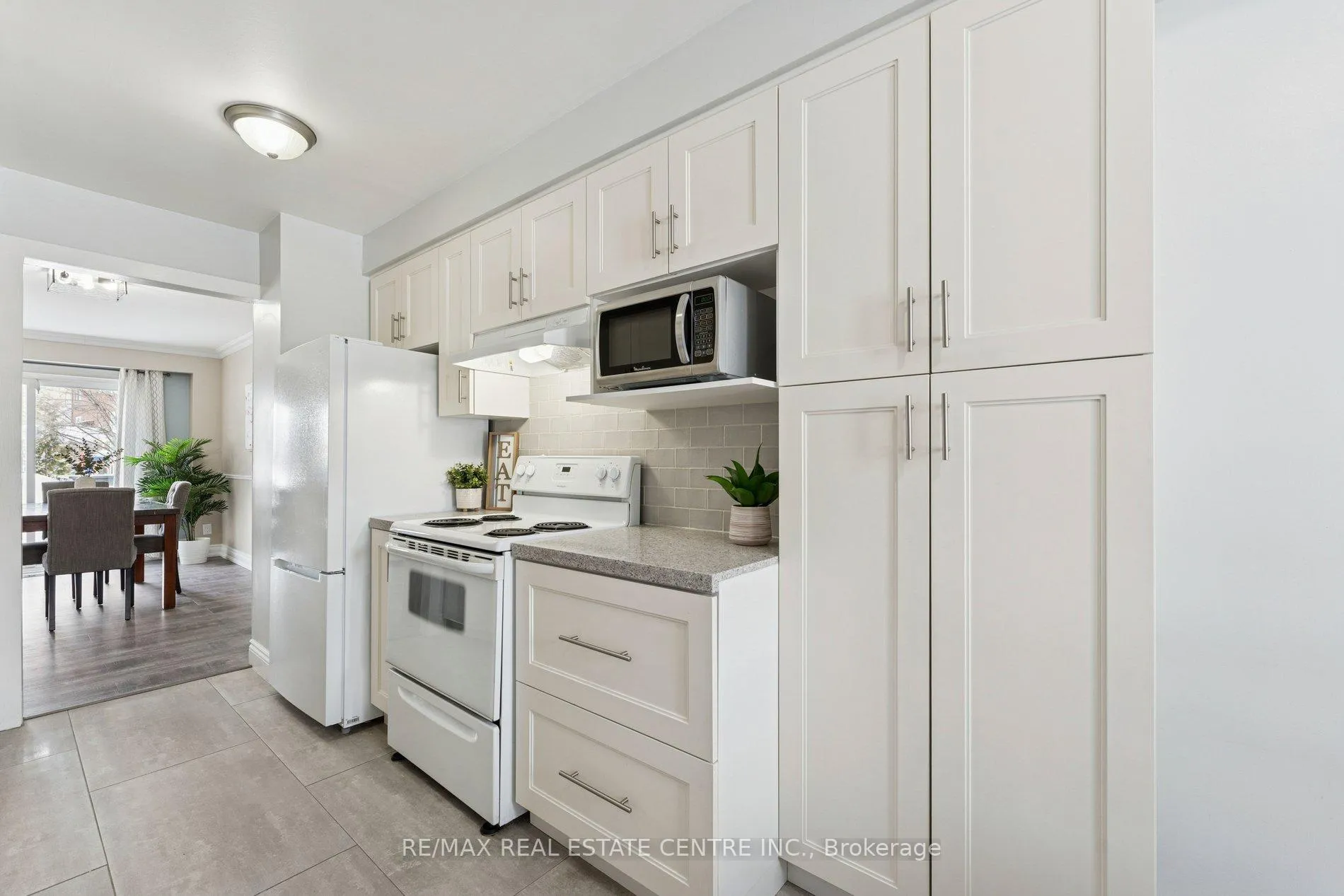 Photo 17 of 35 Primrose Crescent, Brampton, Heart Lake West — HOMEH