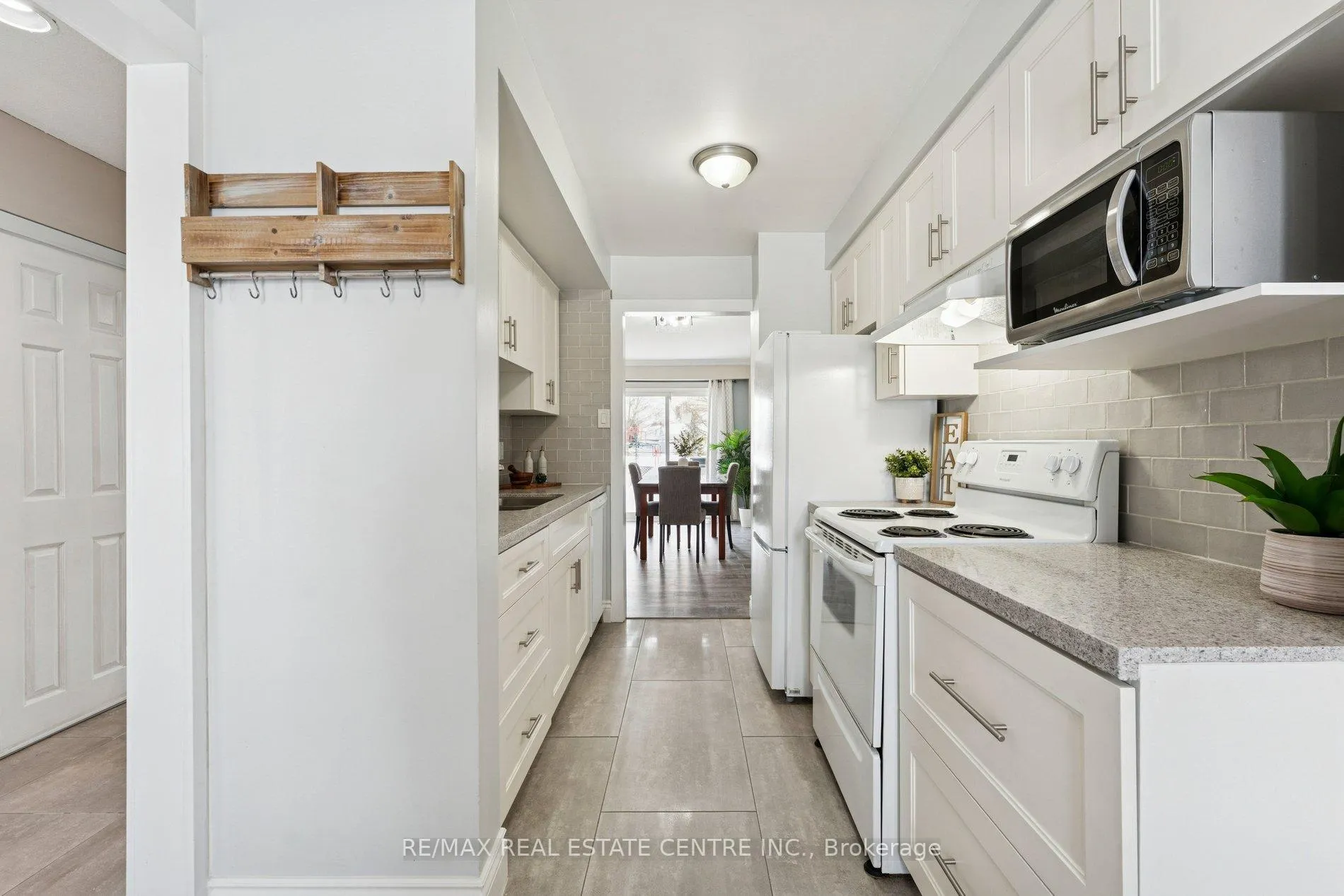 Photo 19 of 35 Primrose Crescent, Brampton, Heart Lake West — HOMEH
