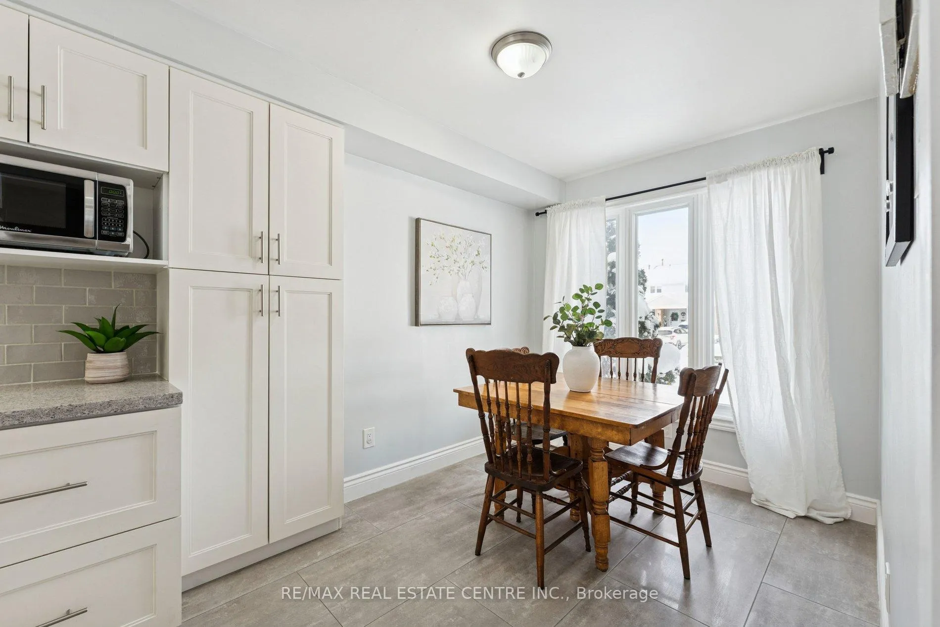 Photo 21 of 35 Primrose Crescent, Brampton, Heart Lake West — HOMEH