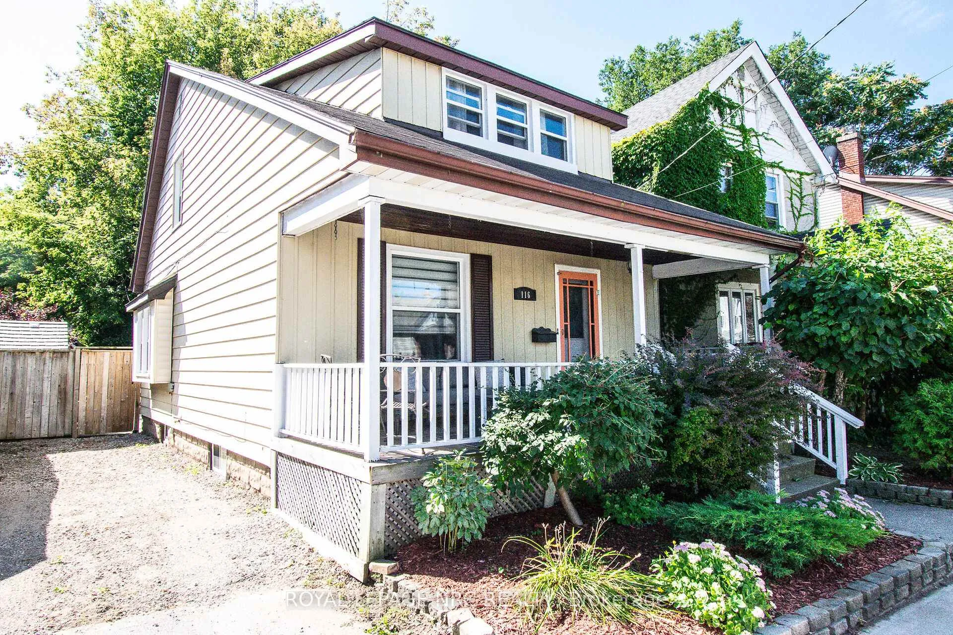 Photo 2 of 116 Lowell Avenue, St. Catharines, Downtown — HOMEH