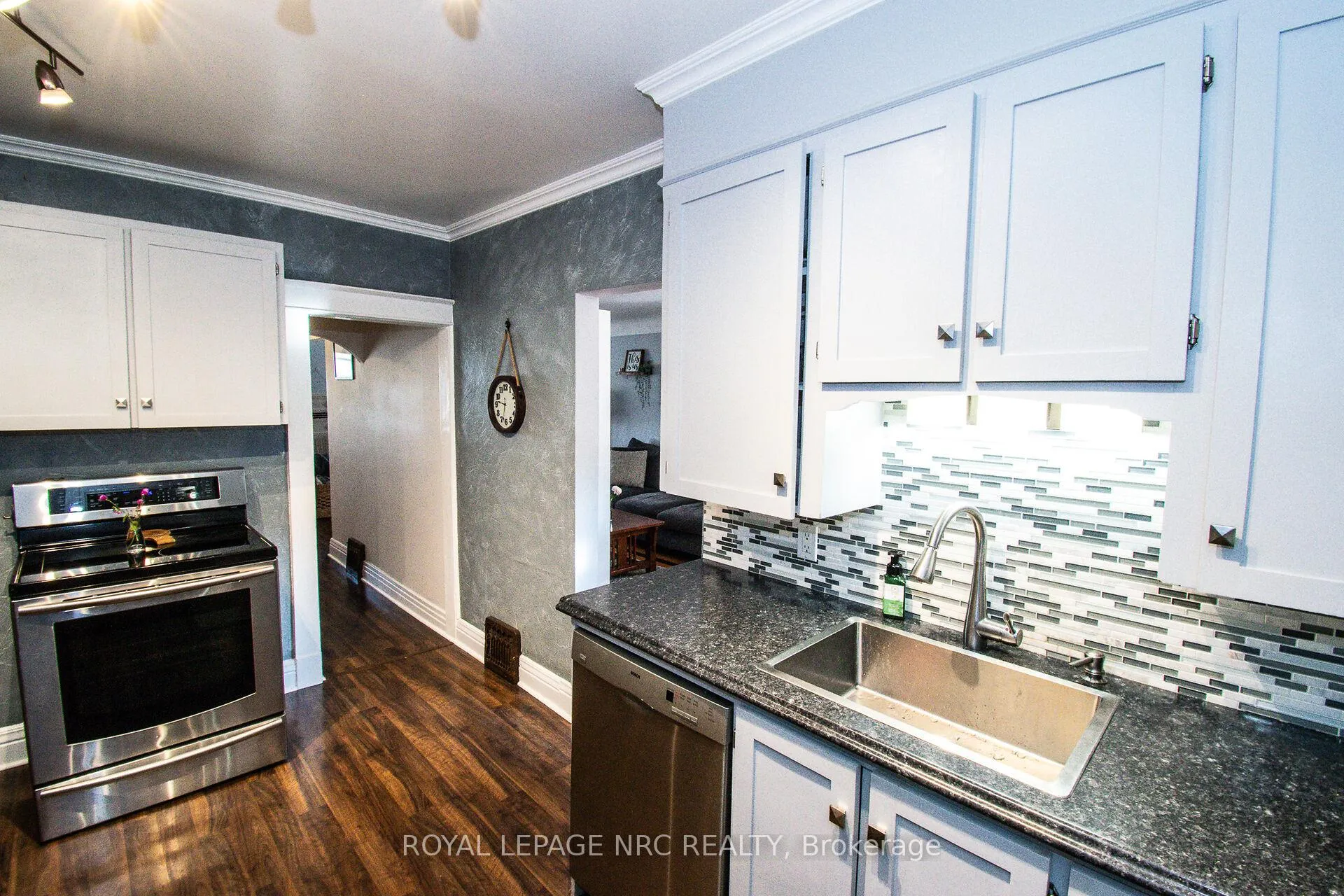 Photo 22 of 116 Lowell Avenue, St. Catharines, Downtown — HOMEH