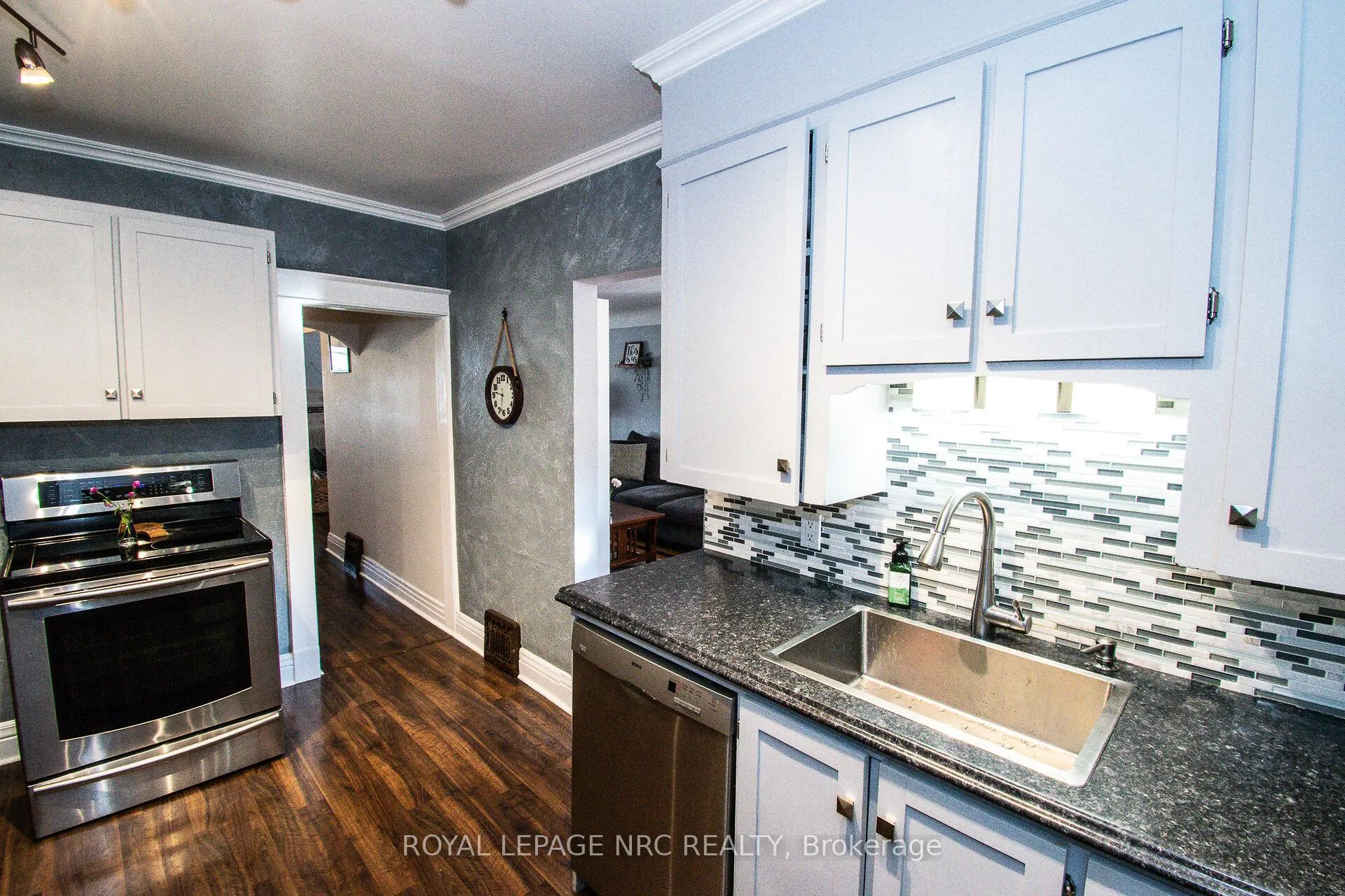 Photo 24 of 116 Lowell Avenue, St. Catharines, Downtown — HOMEH