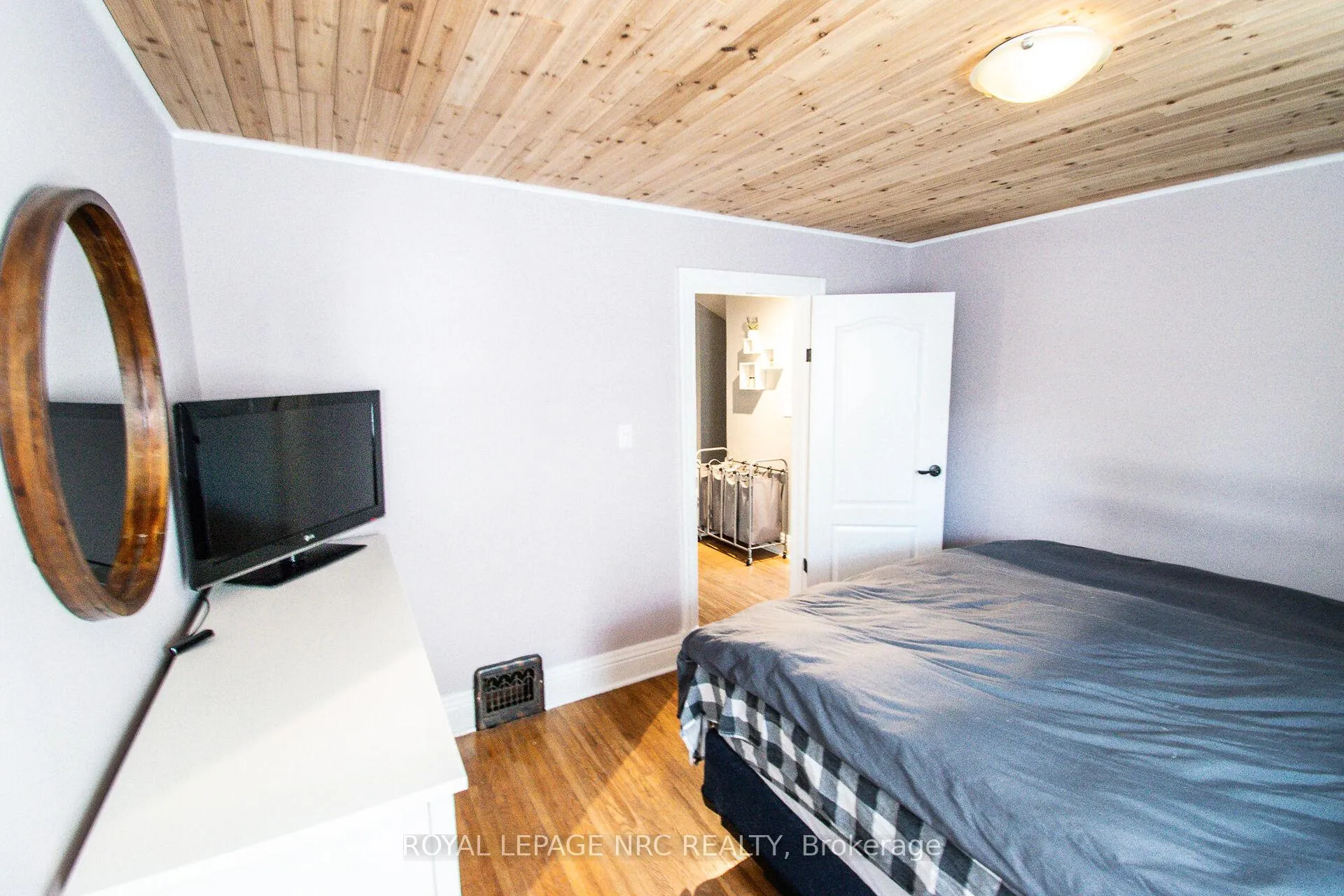 Photo 36 of 116 Lowell Avenue, St. Catharines, Downtown — HOMEH