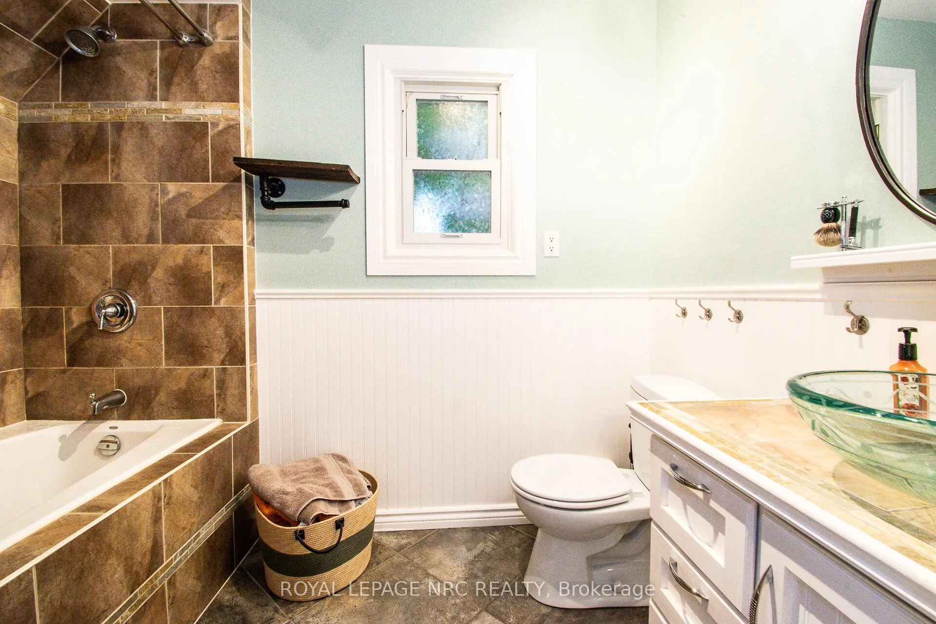 Photo 37 of 116 Lowell Avenue, St. Catharines, Downtown — HOMEH