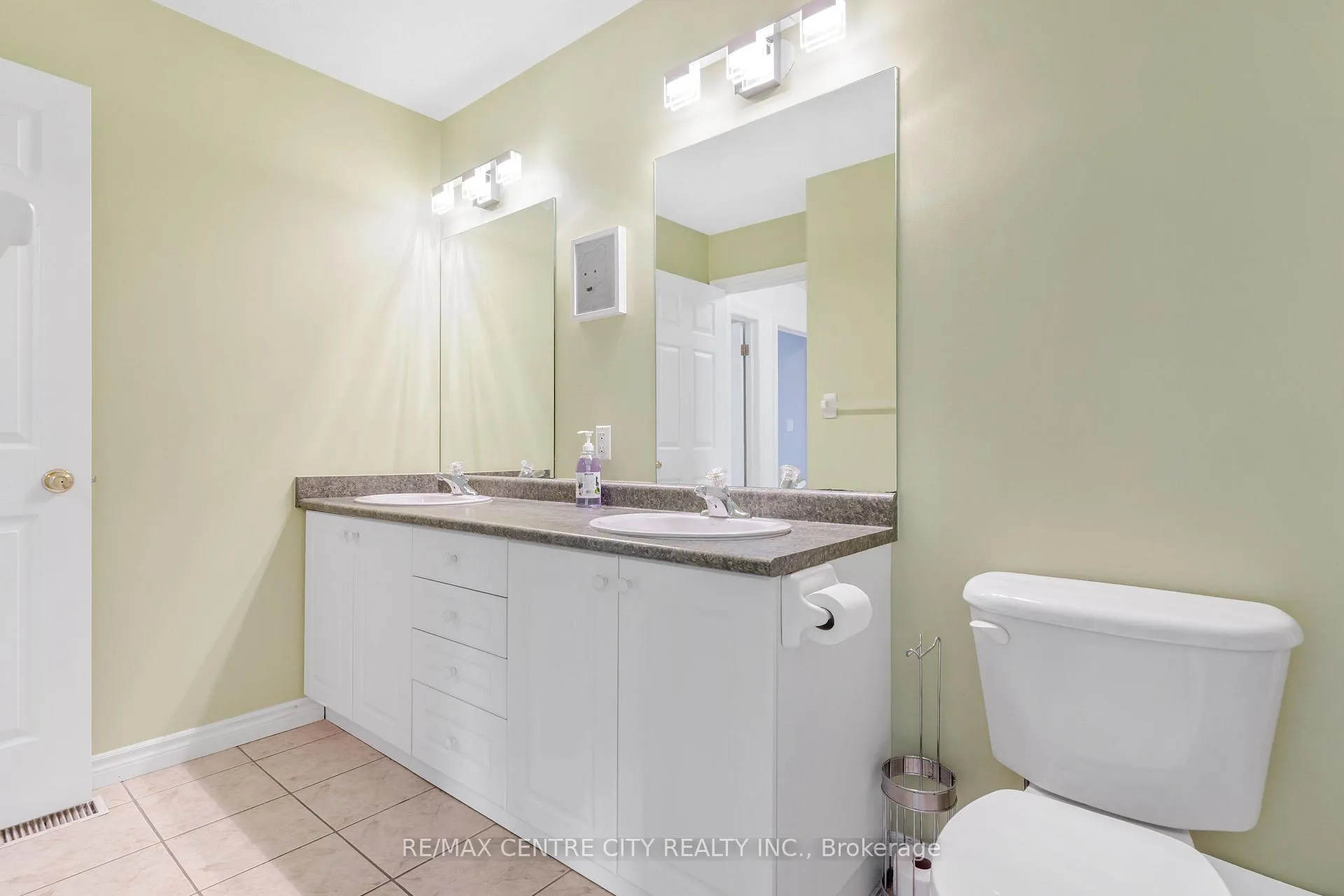 Photo 11 of 67 Ralgreen Crescent, Kitchener — HOMEH