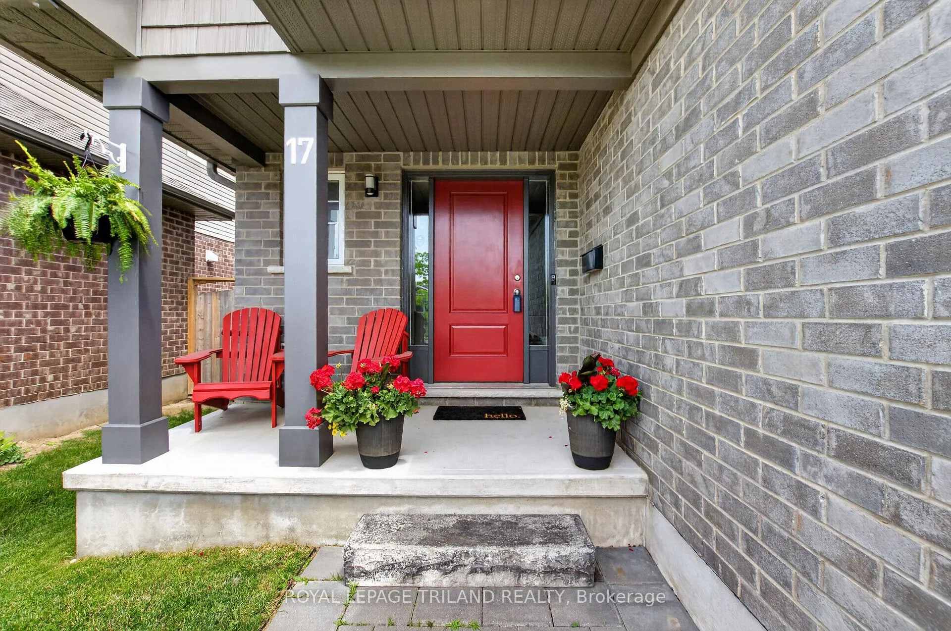 Photo 3 of 17 Bridle Path, St. Thomas — HOMEH