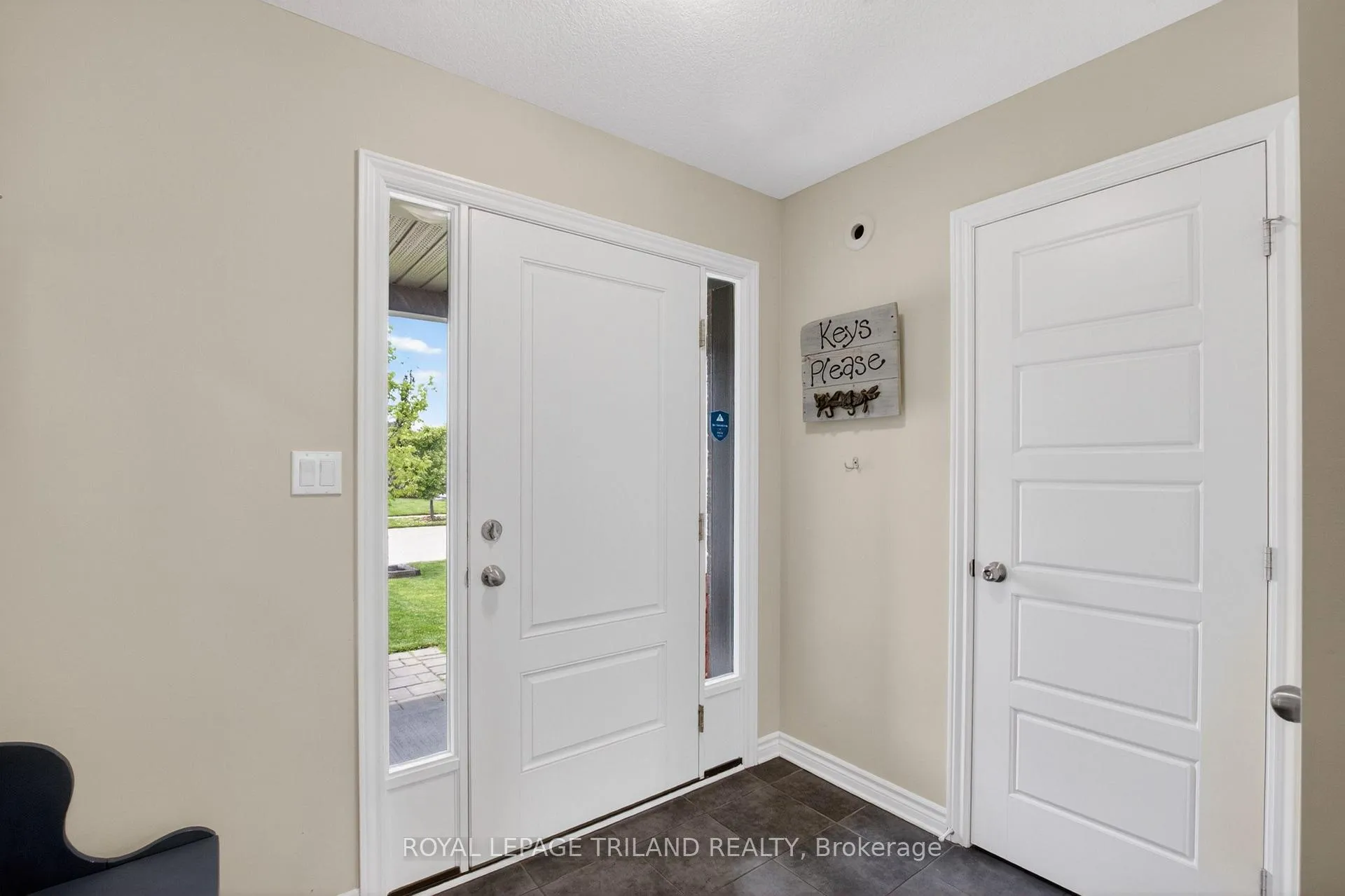 Photo 4 of 17 Bridle Path, St. Thomas — HOMEH