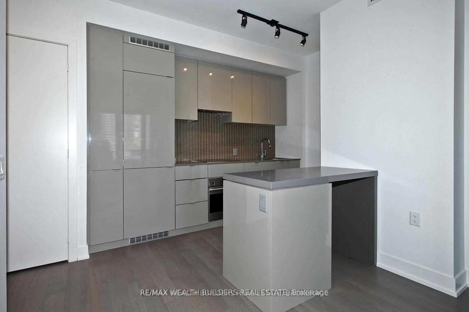 Front of Unit 1103, 7 Grenville Street