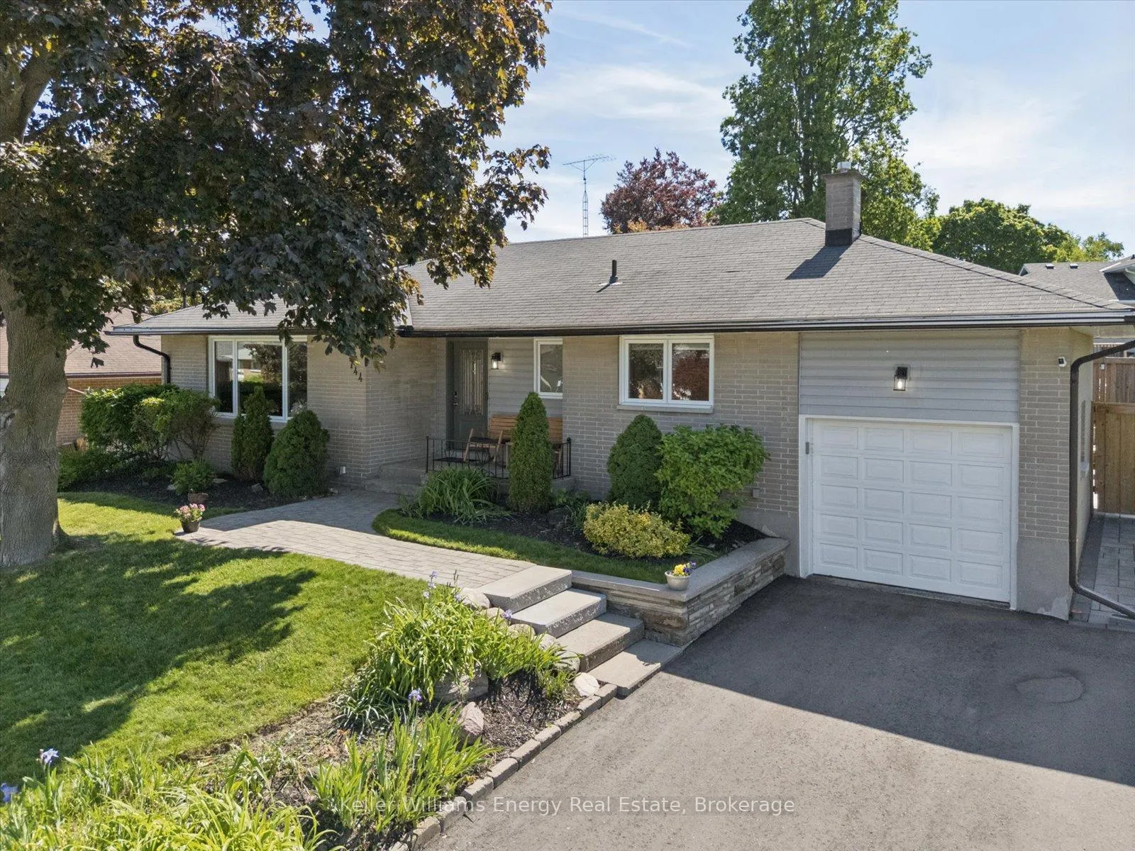 Photo 2 of 744 Glengrove Street, Oshawa, Northglen — HOMEH