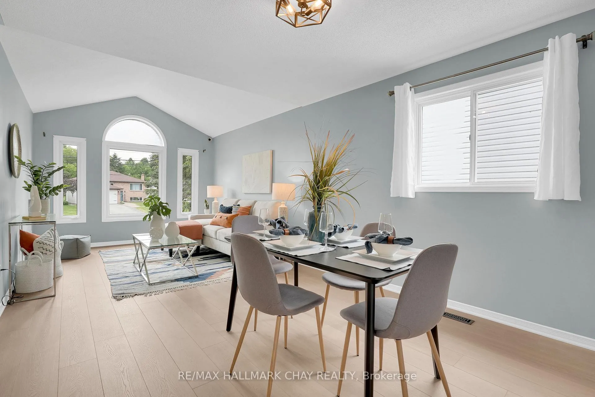 Photo 4 of 121 Huronia Road, Barrie, Painswick North — HOMEH