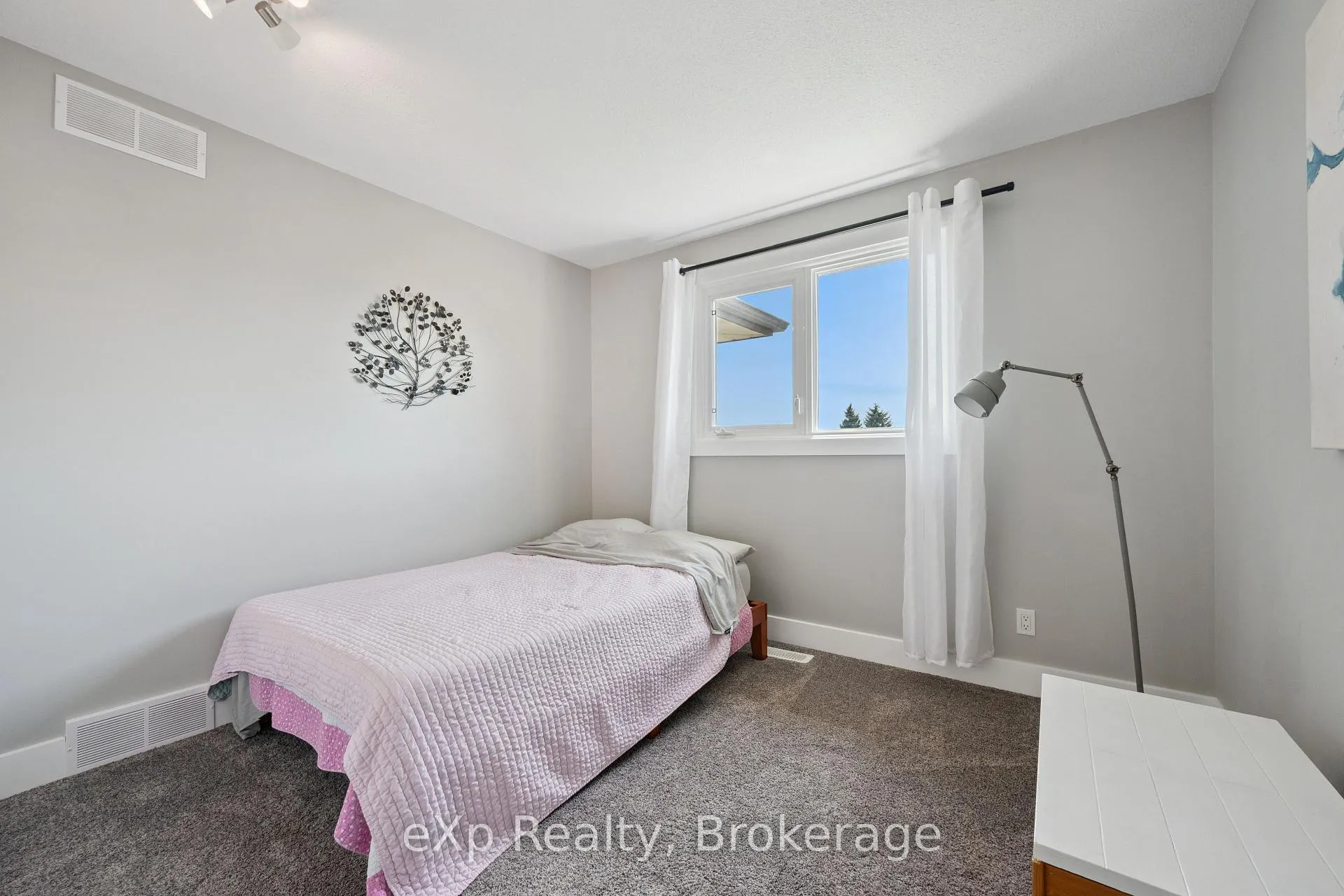 Photo 30 of 27 Notchwood Court, Kitchener, Idlewood — HOMEH