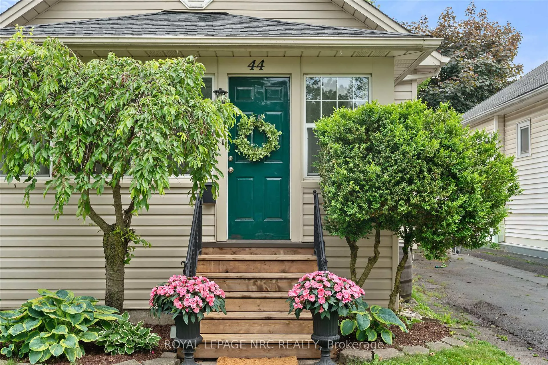 Photo 3 of 44 Beech Street, St. Catharines, Downtown — HOMEH