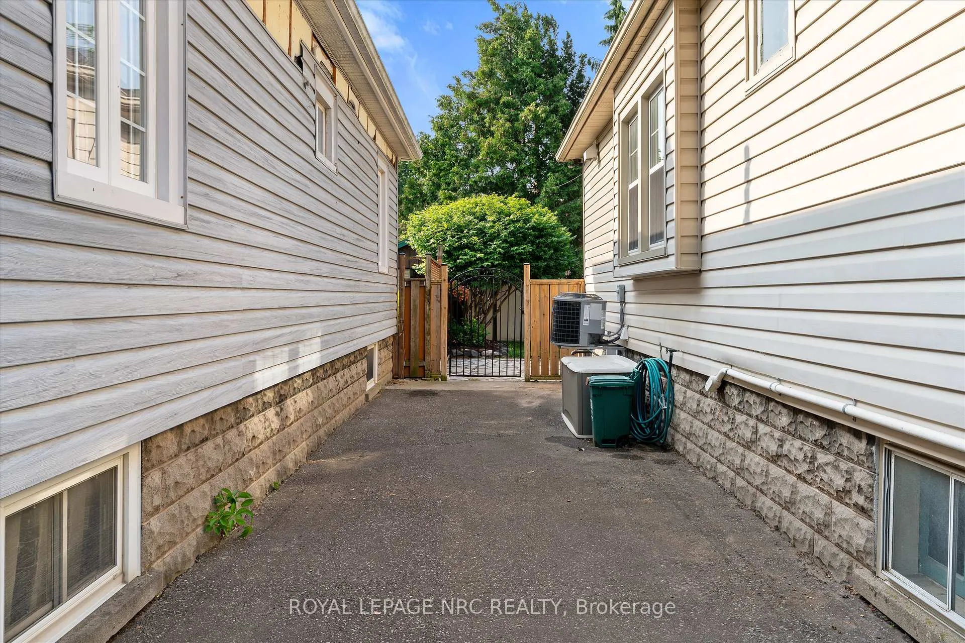 Photo 24 of 44 Beech Street, St. Catharines, Downtown — HOMEH