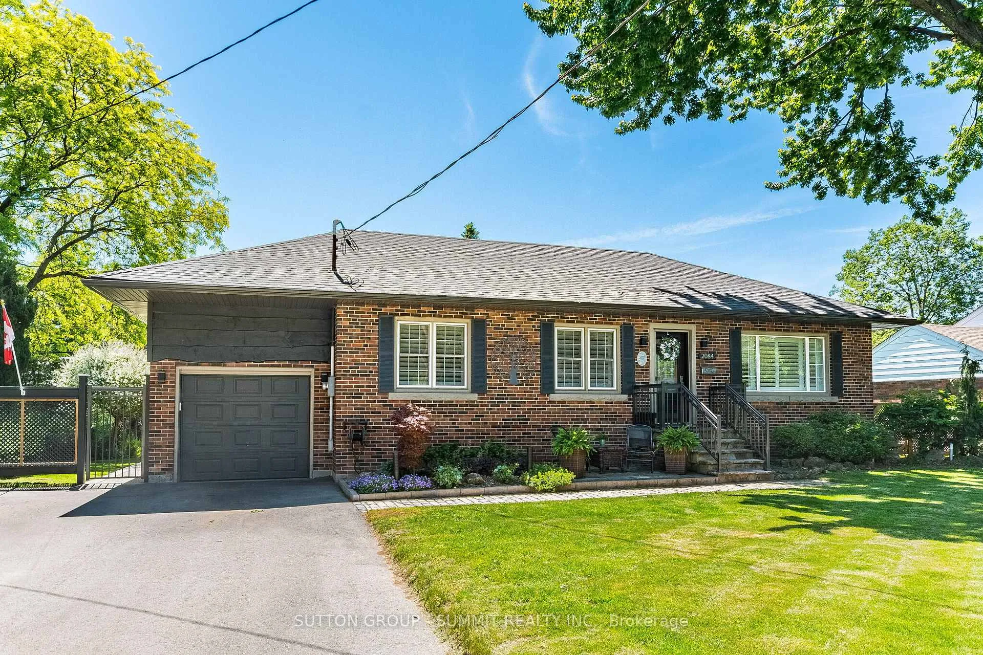 Front of 2084 Edinburgh Drive