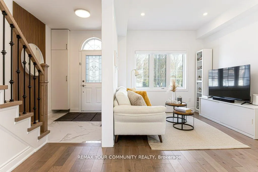 Photo 2 of 35 Laurelbank Crescent, Georgina, Keswick North — HOMEH
