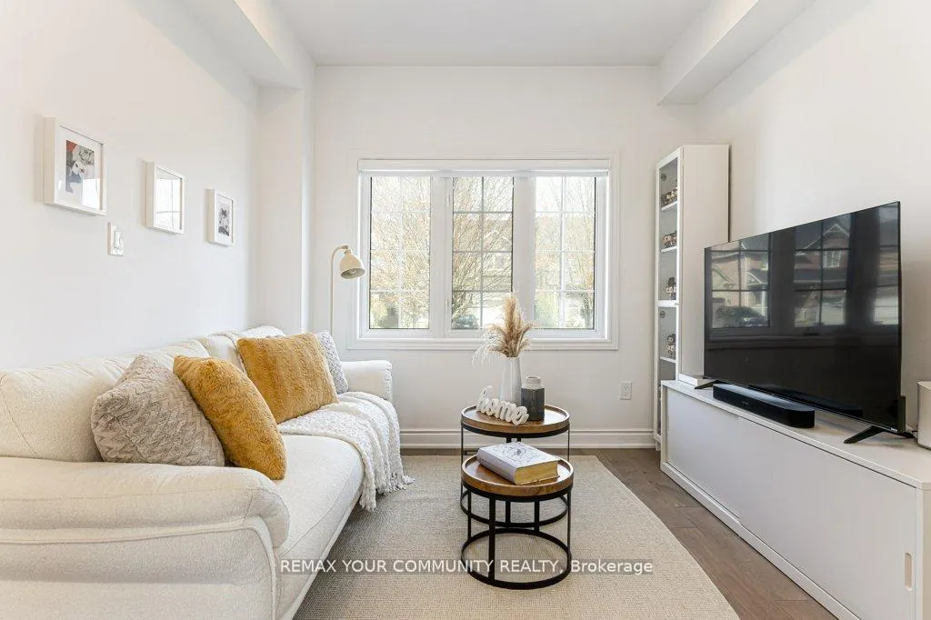 Photo 3 of 35 Laurelbank Crescent, Georgina, Keswick North — HOMEH