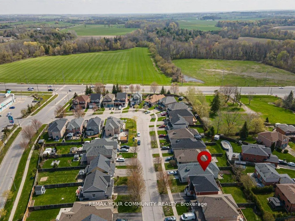 Photo 31 of 35 Laurelbank Crescent, Georgina, Keswick North — HOMEH