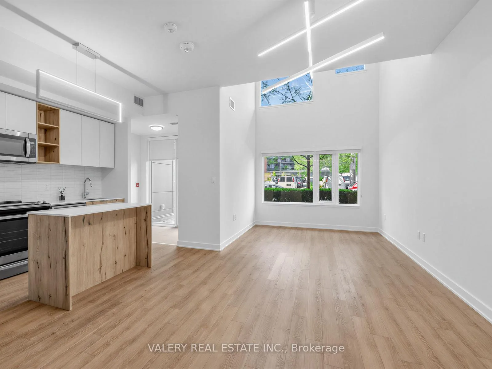 Front of Unit 0125, 39 Niagara Street