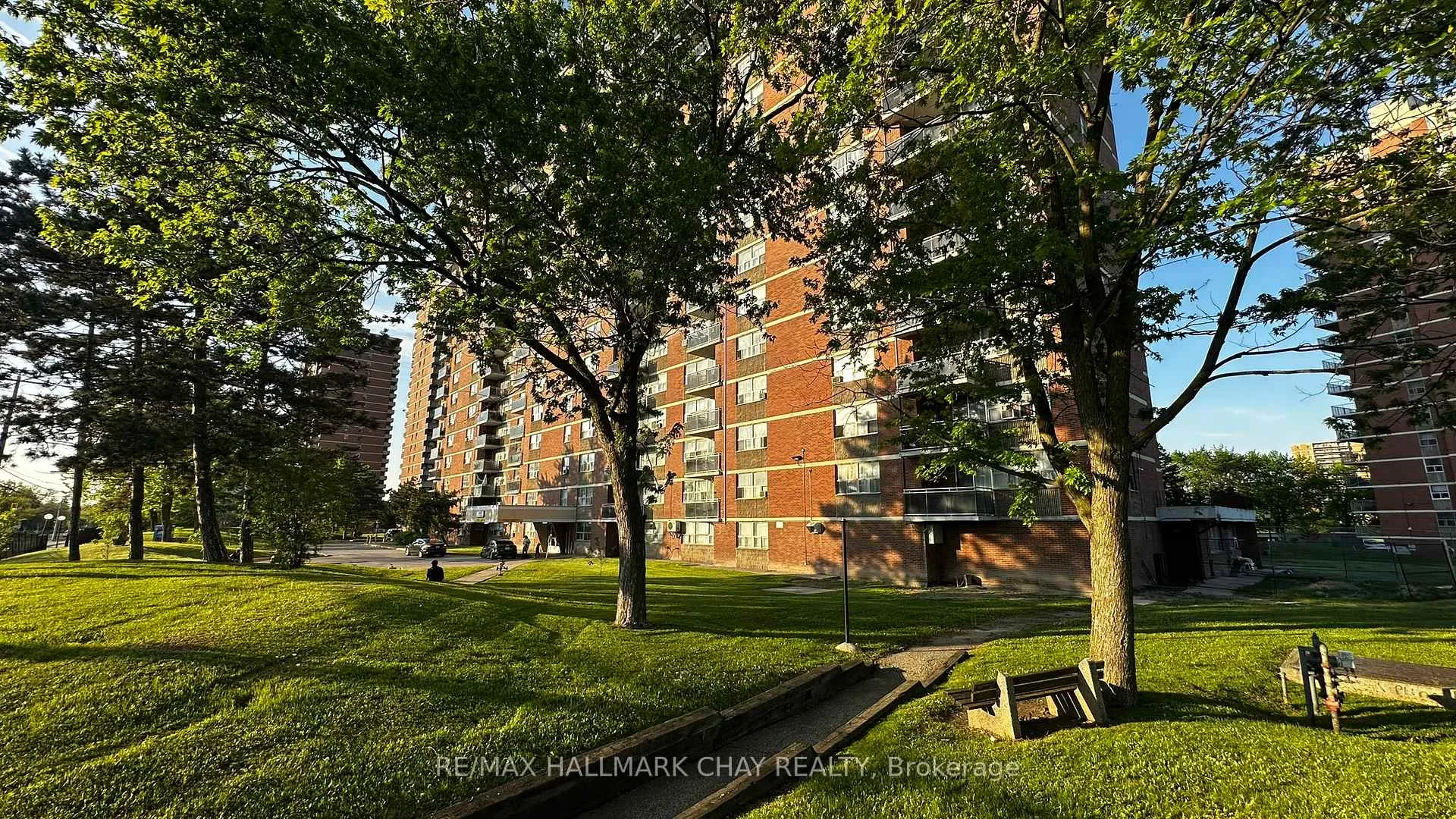 Photo 2 of Unit 905, 2645 Kipling Avenue, Etobicoke, Mount Olive-Silverstone-Jamestown — HOMEH