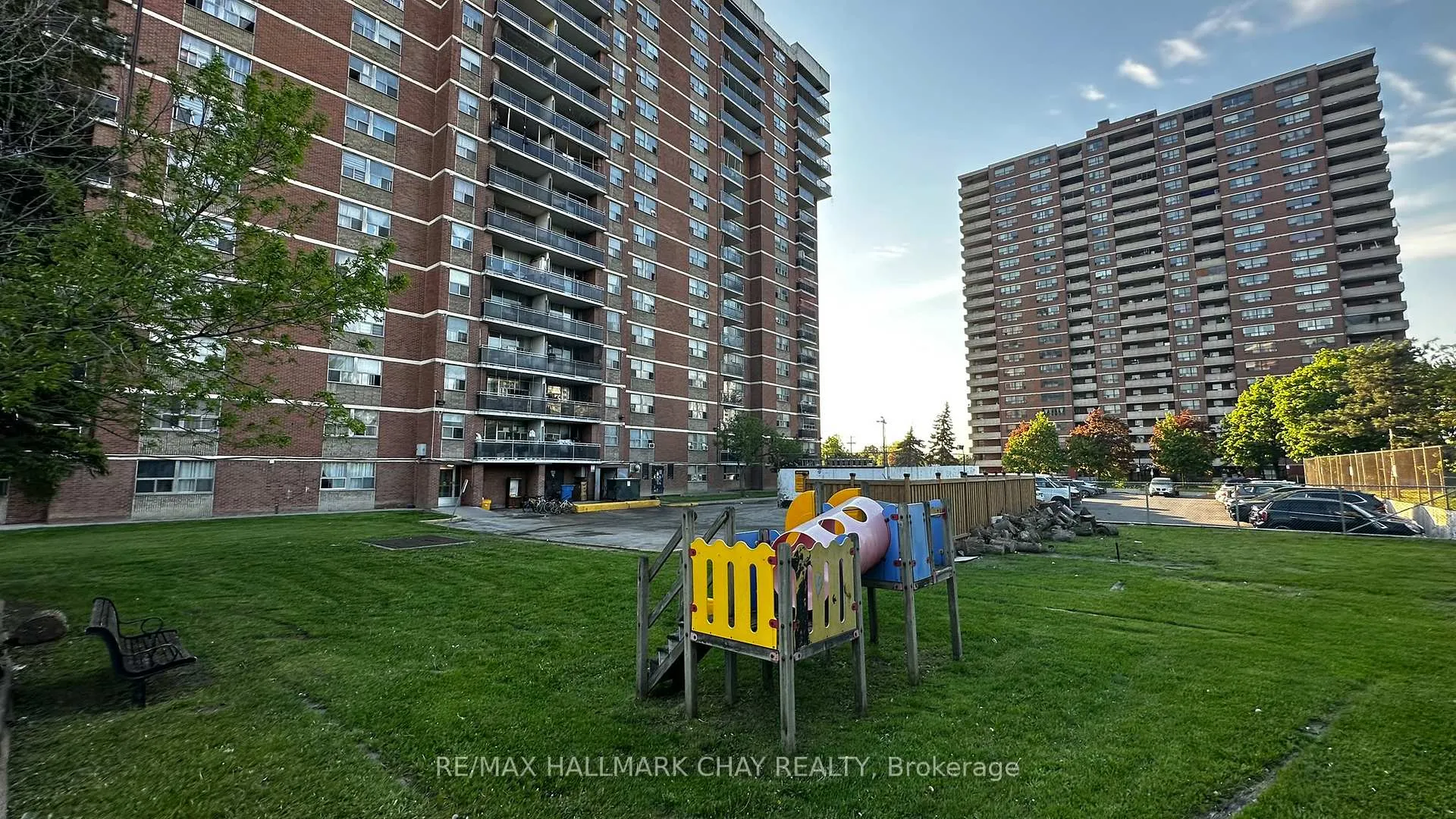 Photo 4 of Unit 905, 2645 Kipling Avenue, Etobicoke, Mount Olive-Silverstone-Jamestown — HOMEH