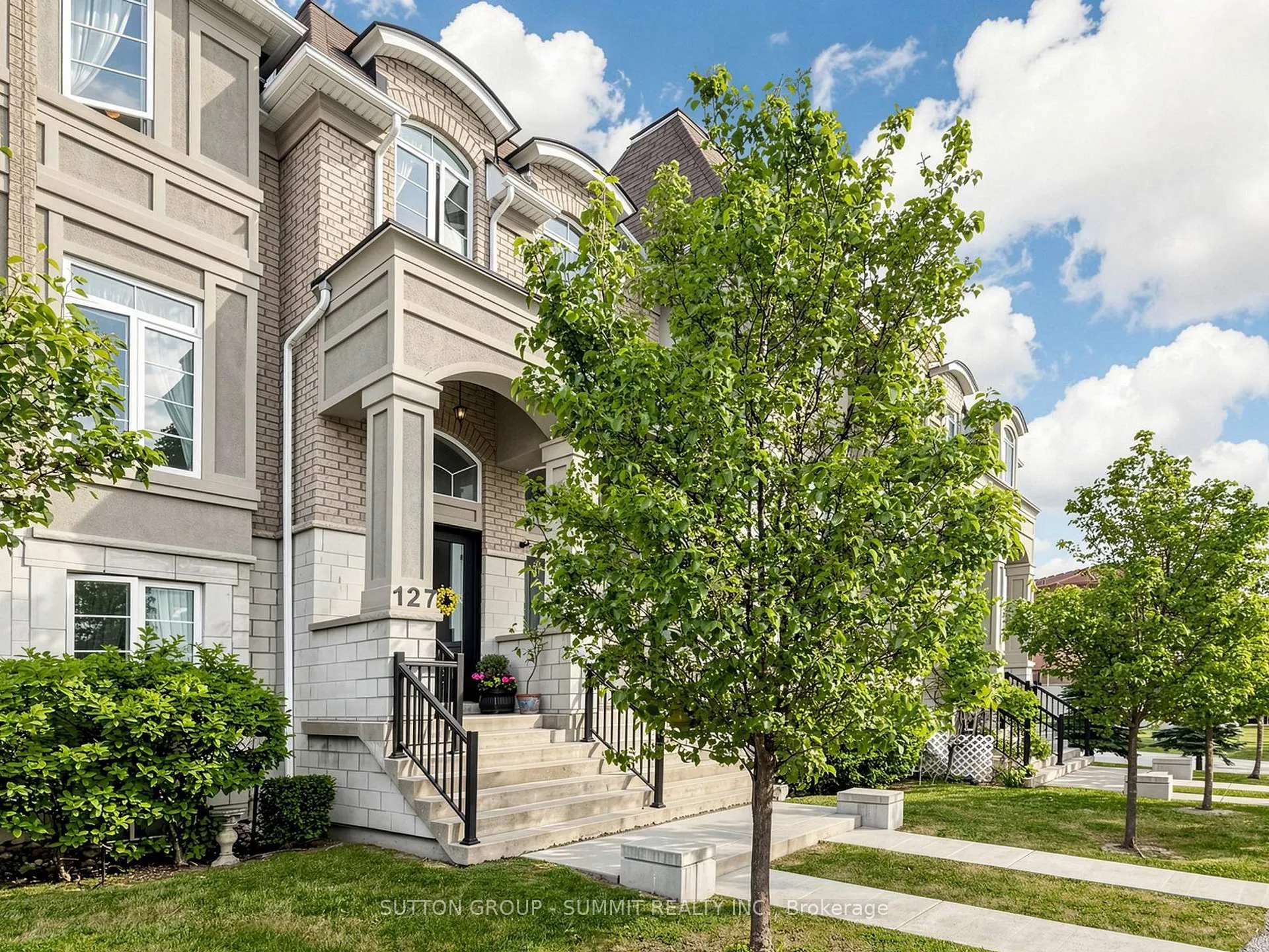 Photo 2 of 127 Armdale Road, Mississauga, Hurontario — HOMEH