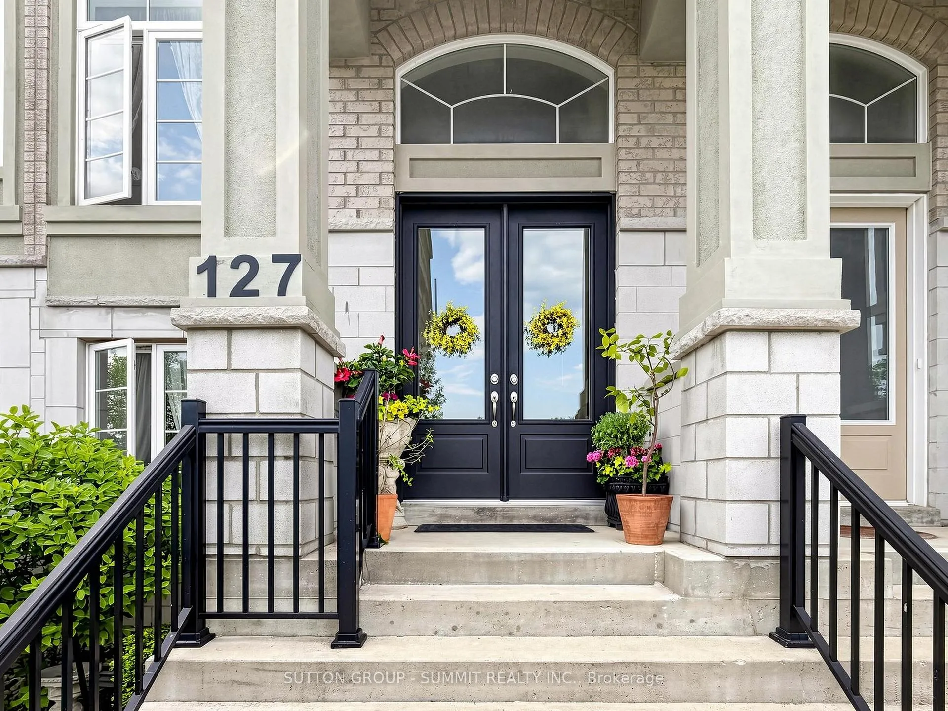 Photo 3 of 127 Armdale Road, Mississauga, Hurontario — HOMEH