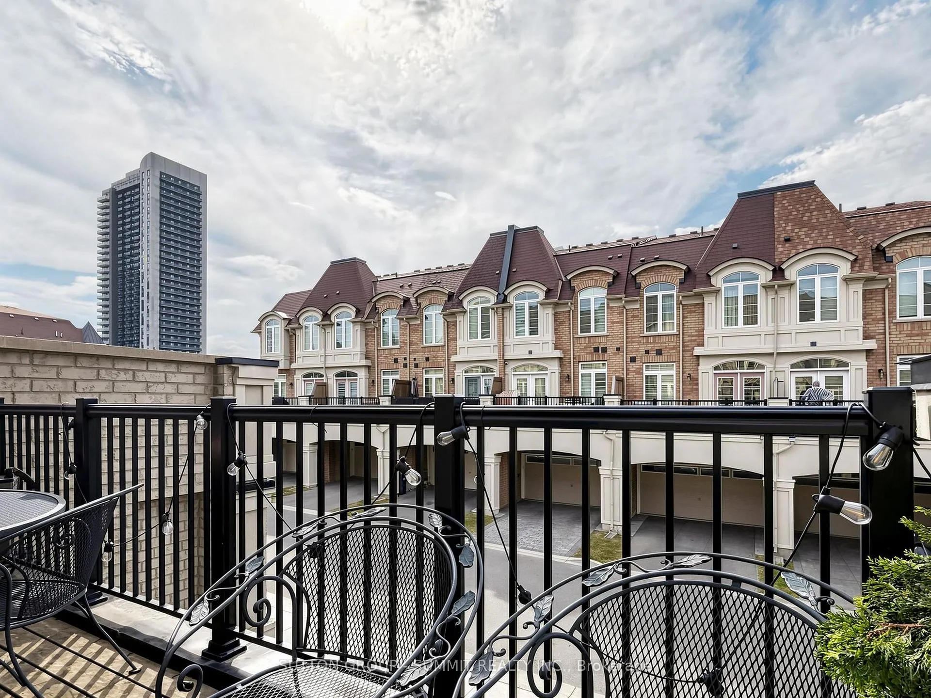 Photo 45 of 127 Armdale Road, Mississauga, Hurontario — HOMEH