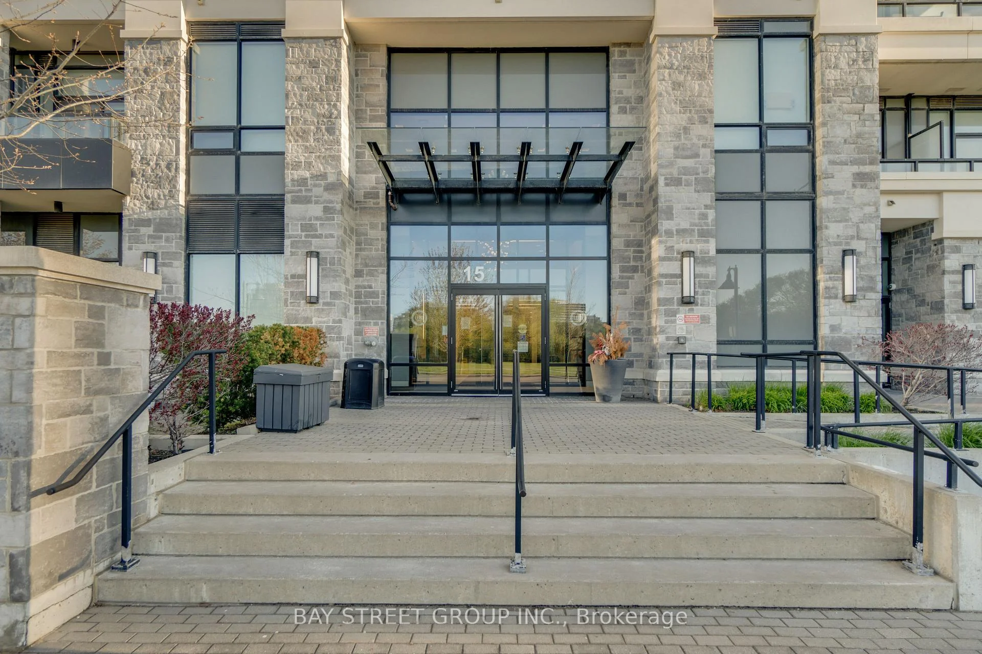 Photo 22 of Unit PH 03, 15 Water Walk Drive, Markham, Unionville — HOMEH