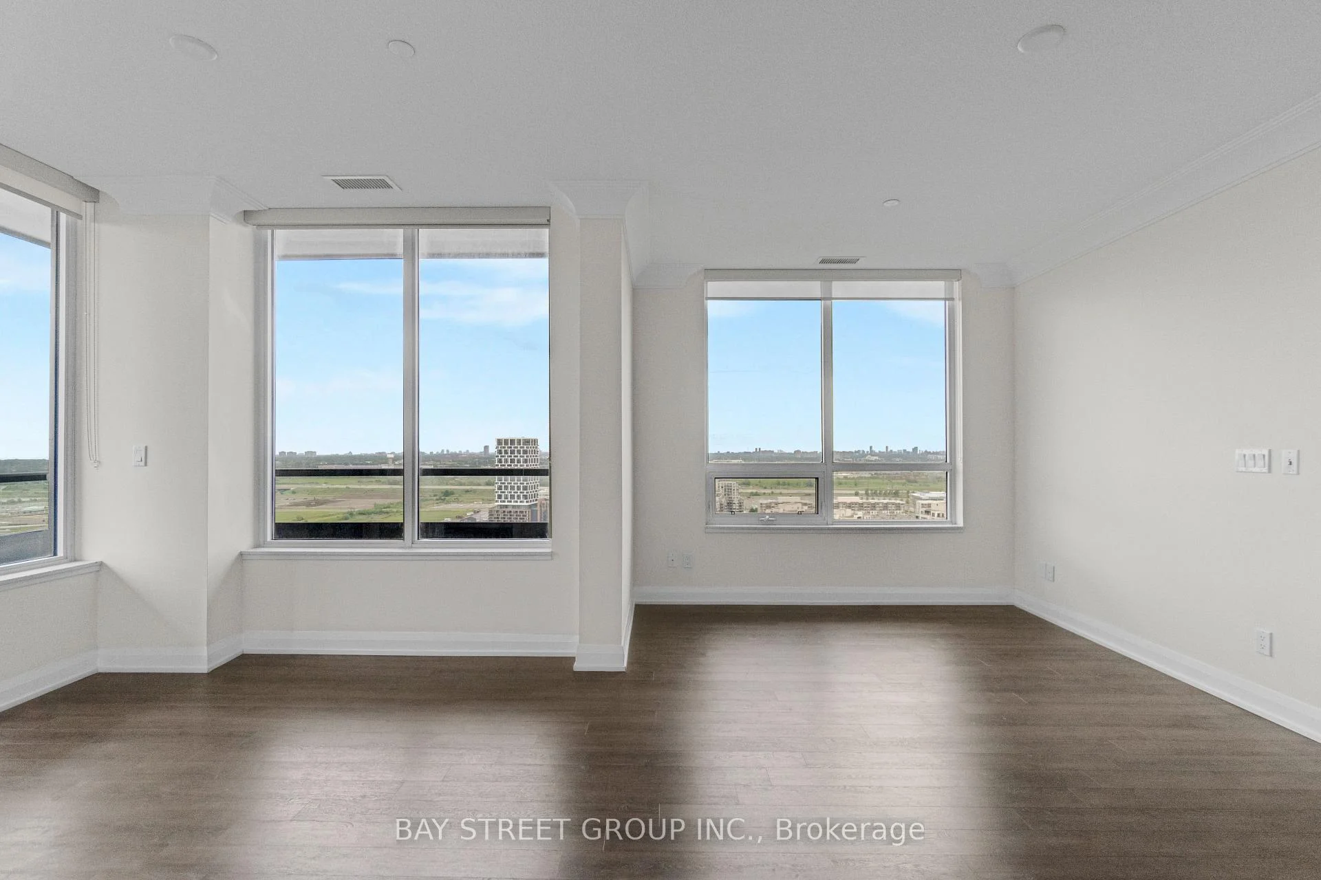 Photo 32 of Unit PH 03, 15 Water Walk Drive, Markham, Unionville — HOMEH