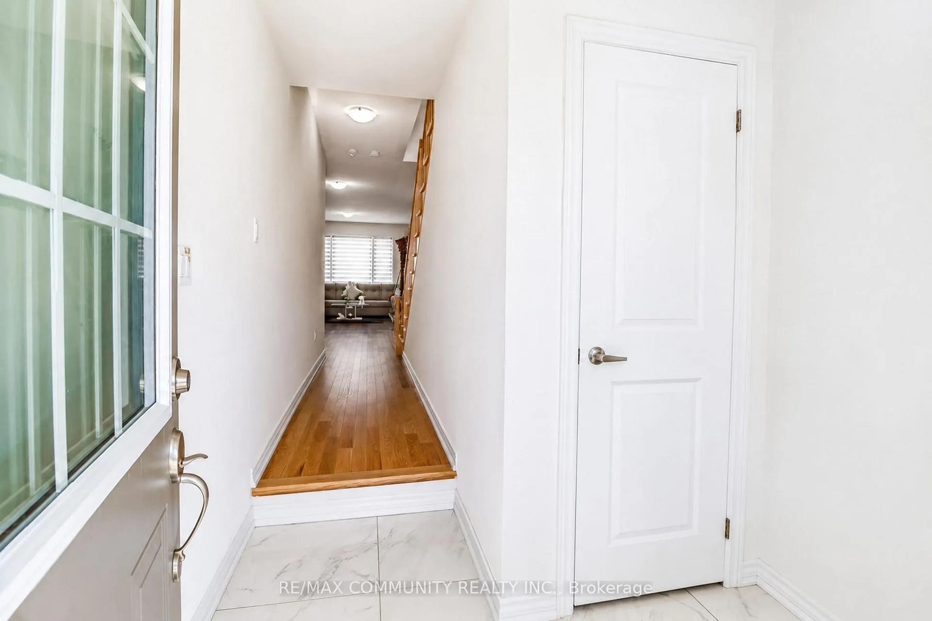 Photo 3 of 44 Bannister Road, Barrie, Rural Barrie Southeast — HOMEH